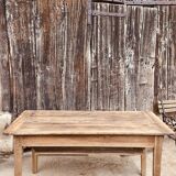 Kneading table