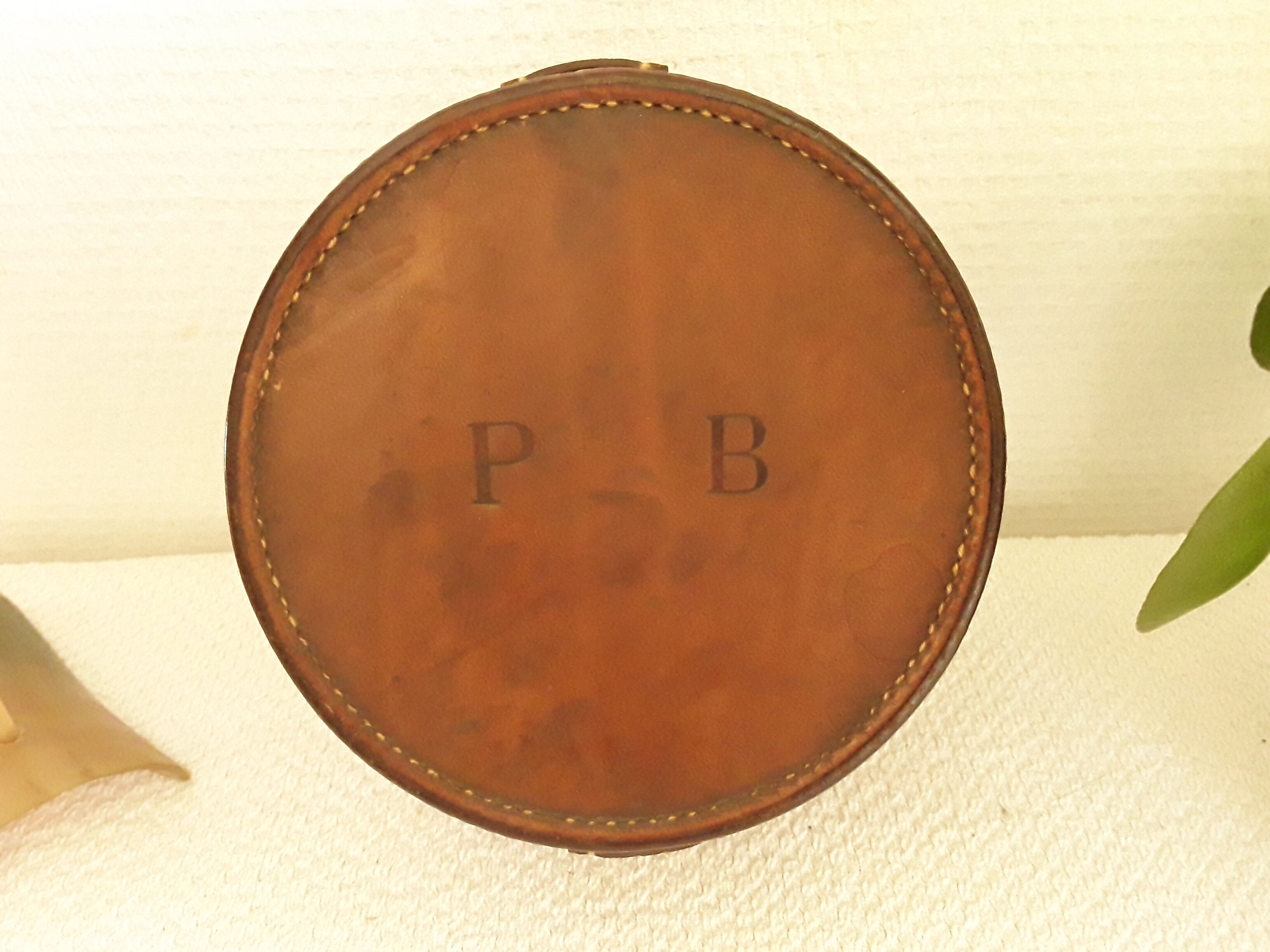 Leather collar box 1920