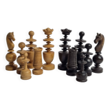 Vintage chess set, late 19th - early 20th century, in carved turned wood, 9 cm
