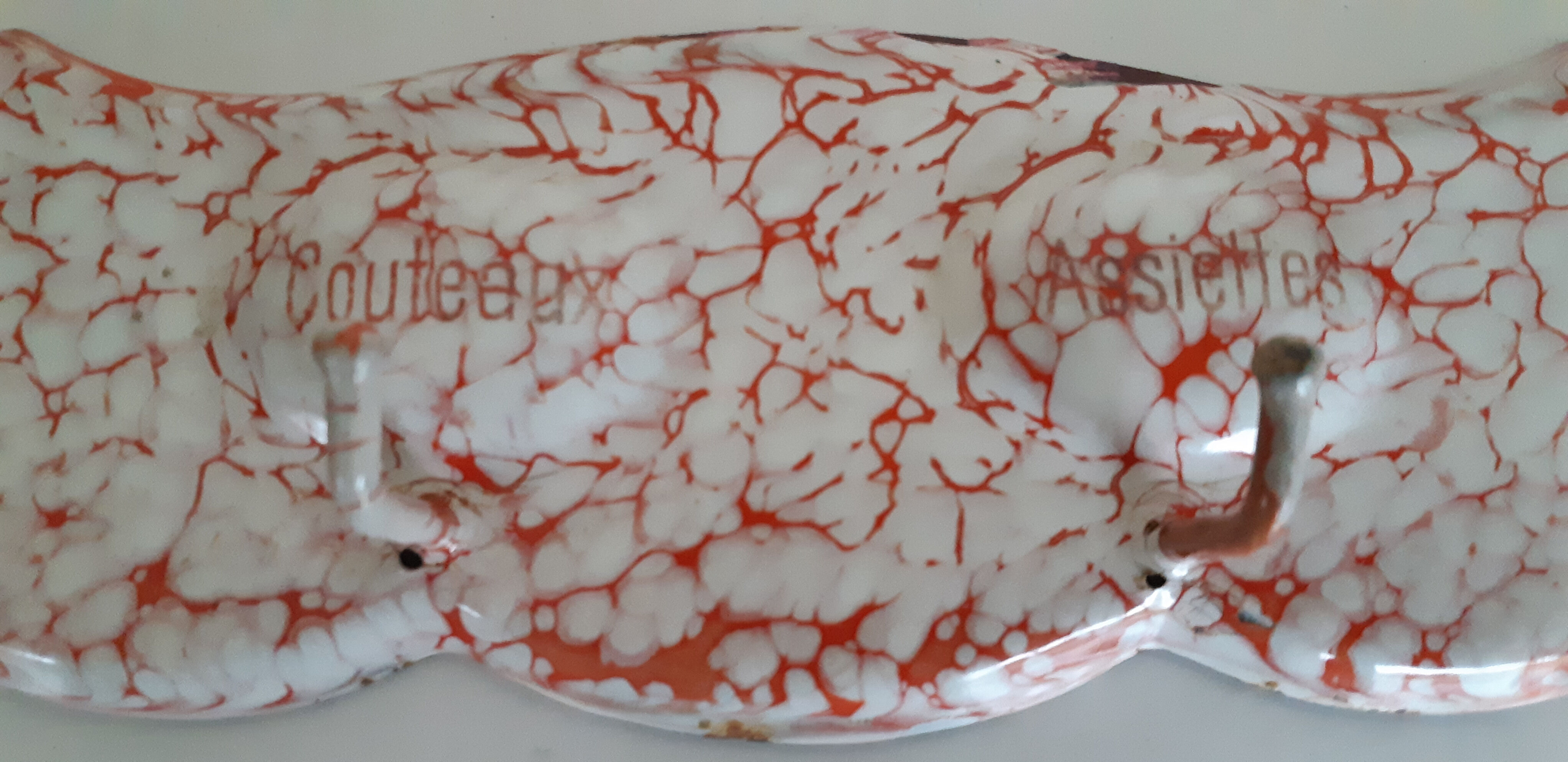 Enamel tea towel holder