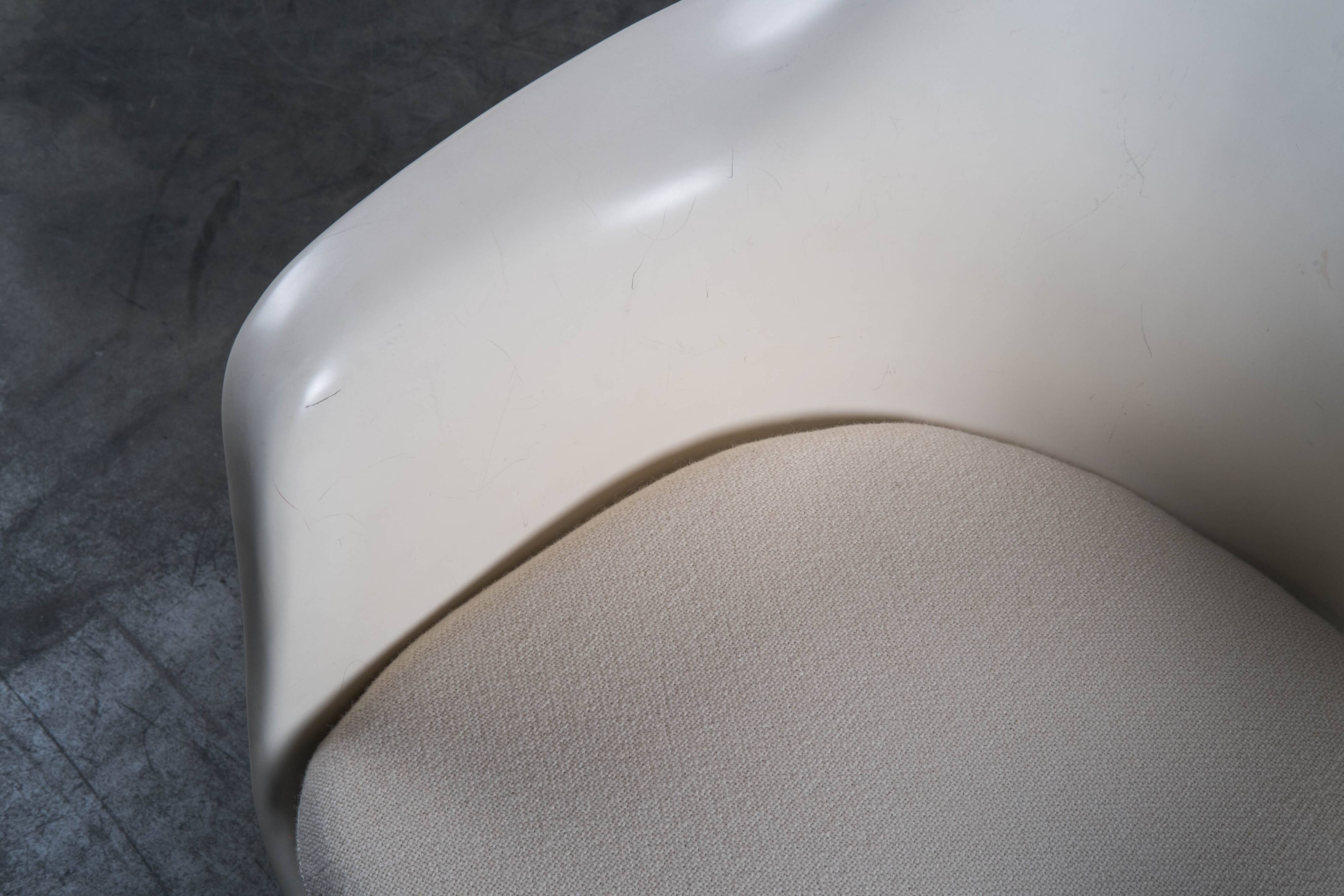 Eero Saarinen - Knoll Tulip armchairs