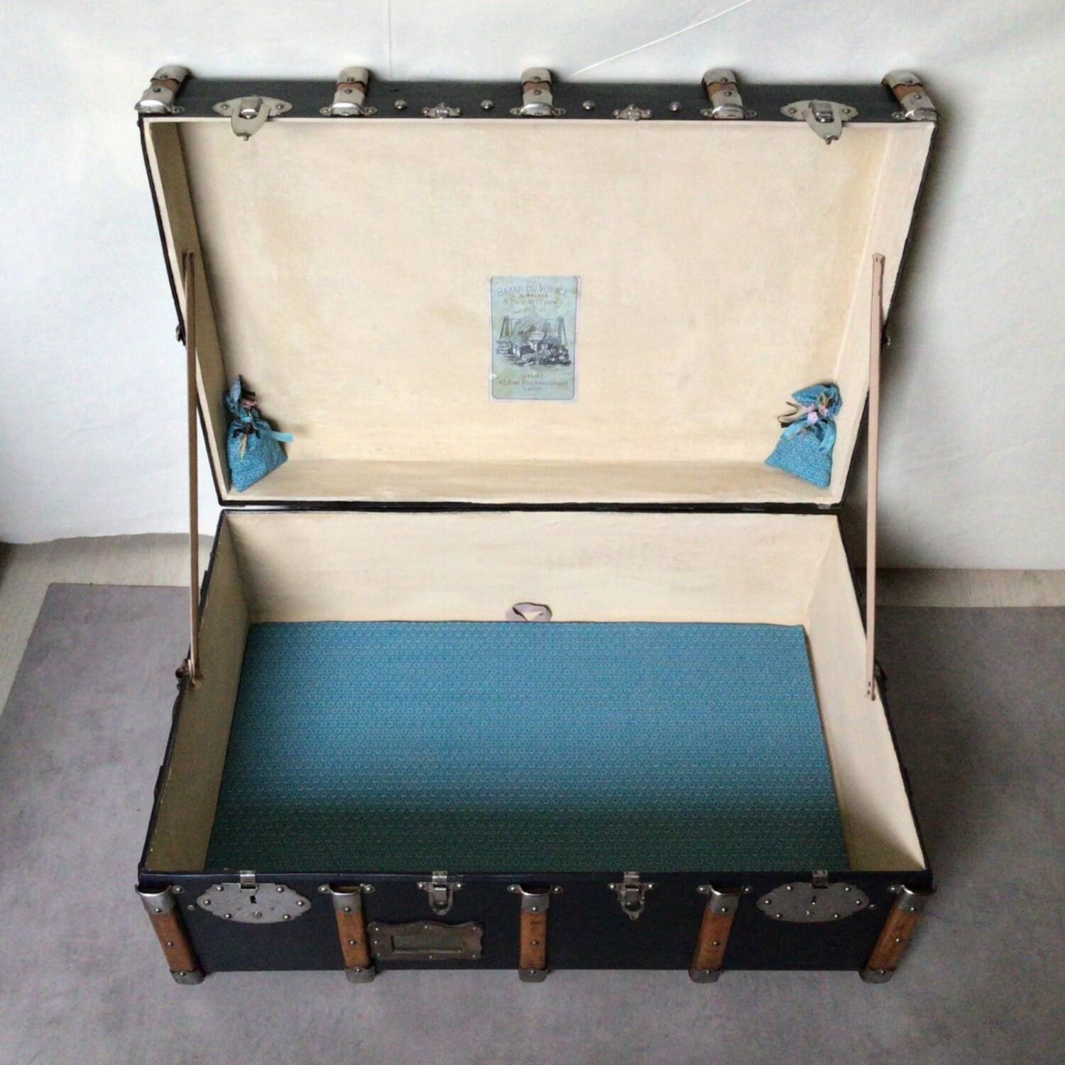 1930 navy blue fitted trunk