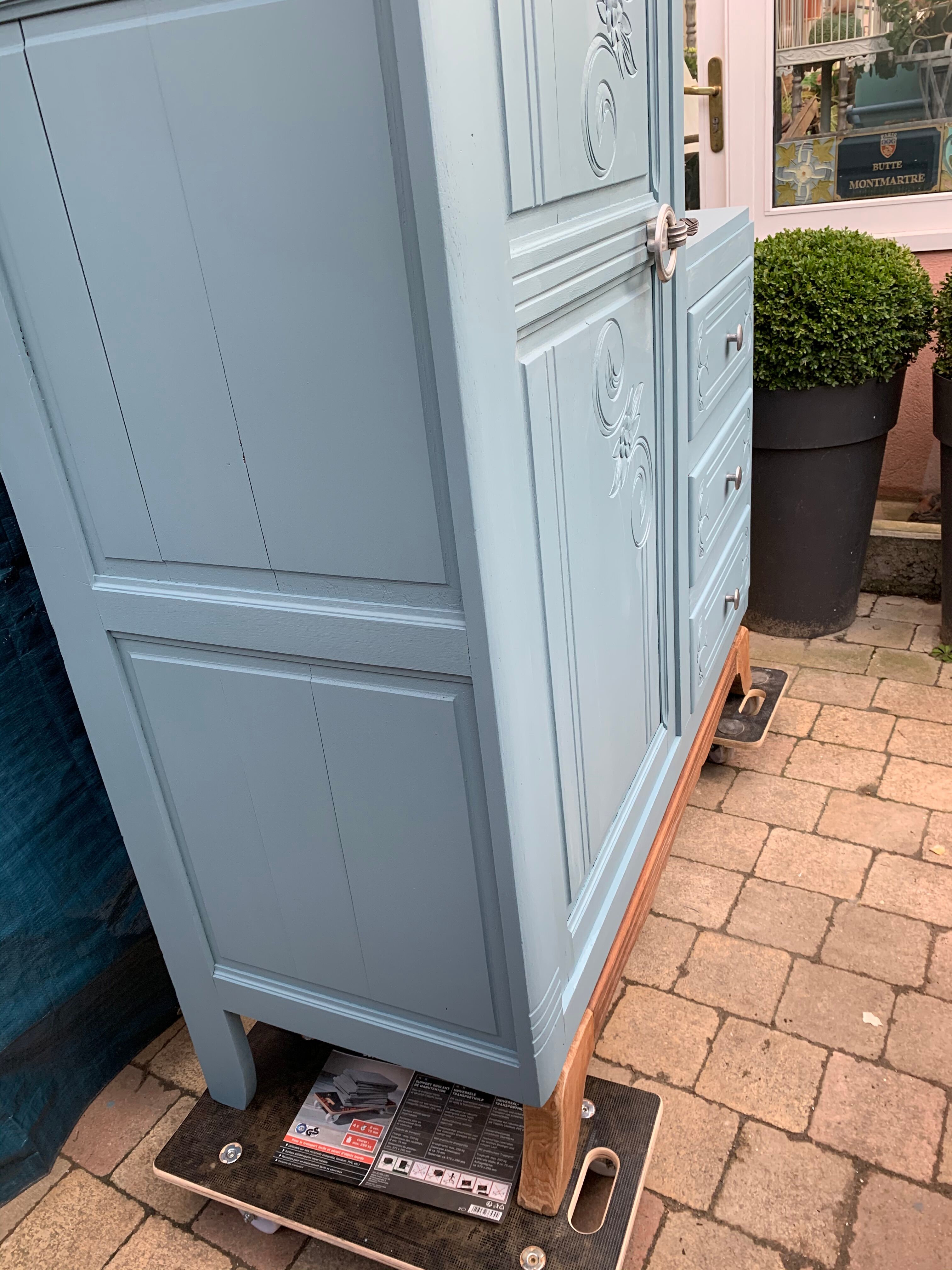 Asymmetrical Parisian wardrobe