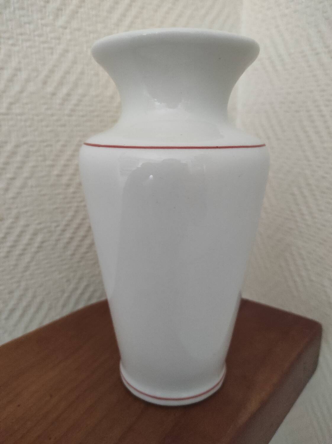 Porcelain vase with peacock decoration