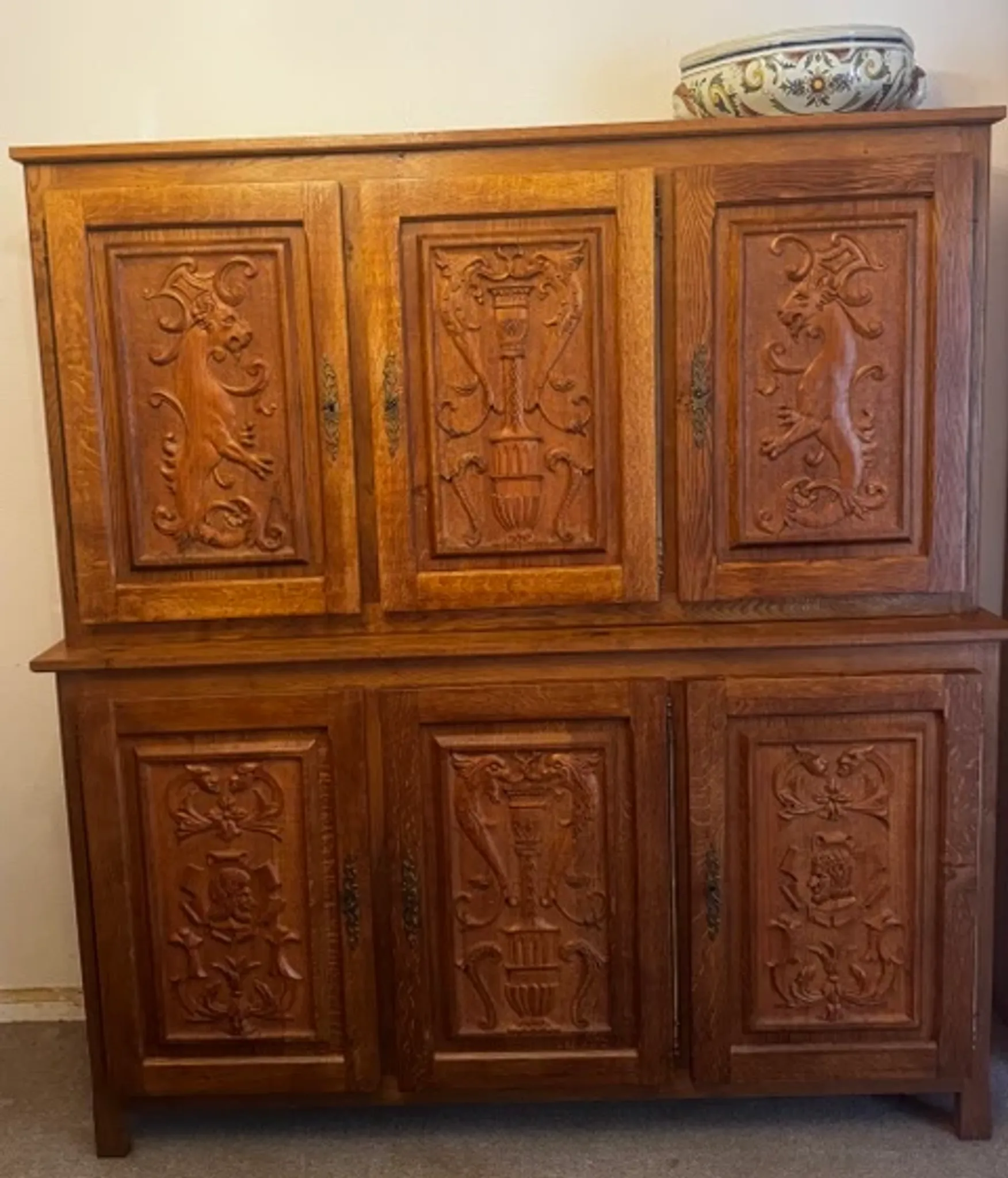Superb carved oak buffet – Neo-Renaissance style – Exceptional decor