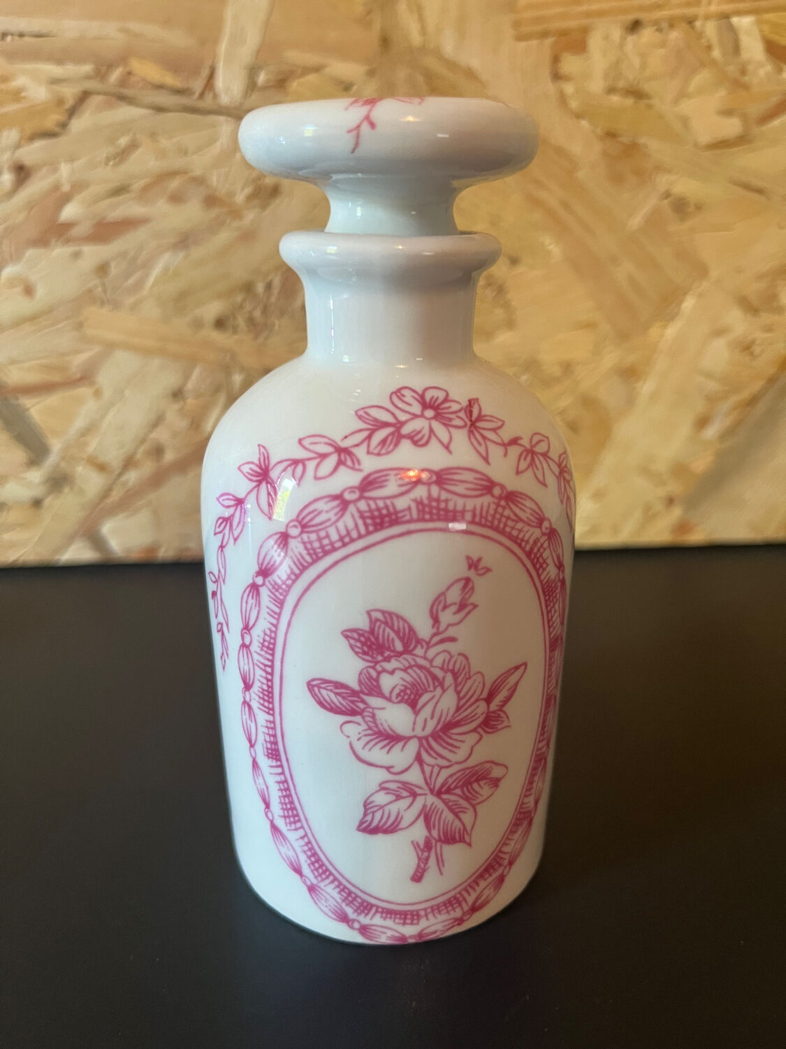 Set of porcelain pots of paris