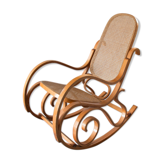 Rocking-chair en bois et cannage