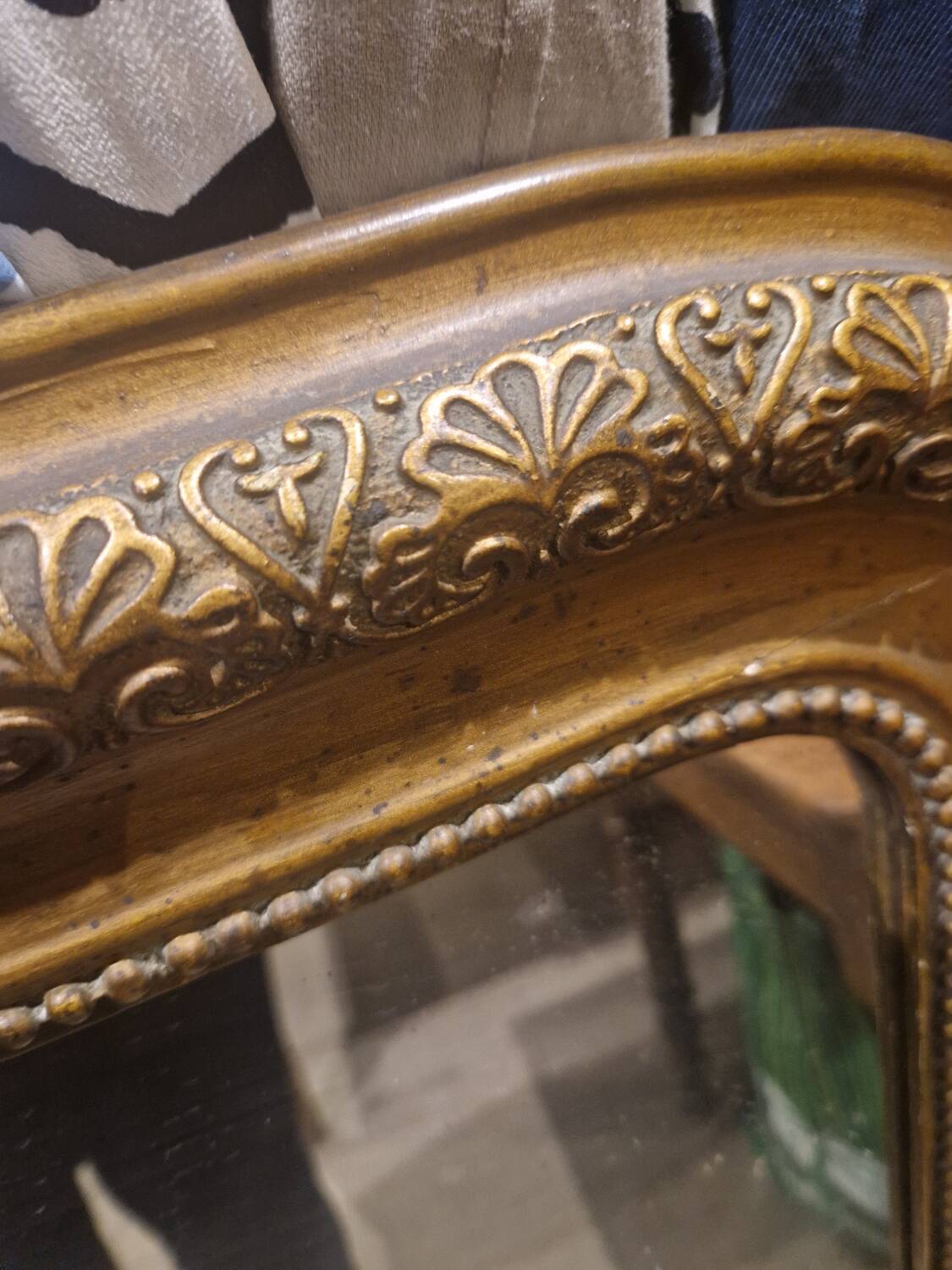 Antique Trumeau mirror in wood and gilding, in good condition.