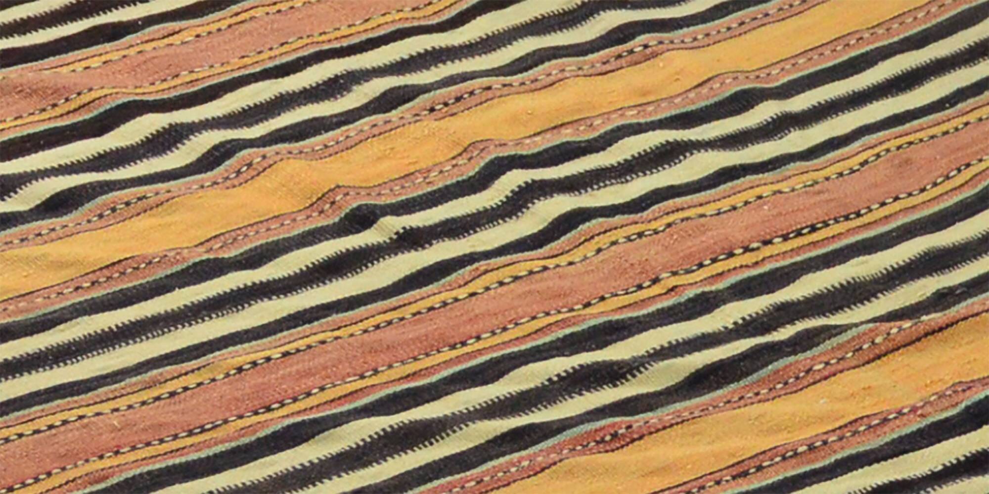 Kilim vintage d’Usak, 243 x 144 cm, laine 100 %, tissé à la main – années 1