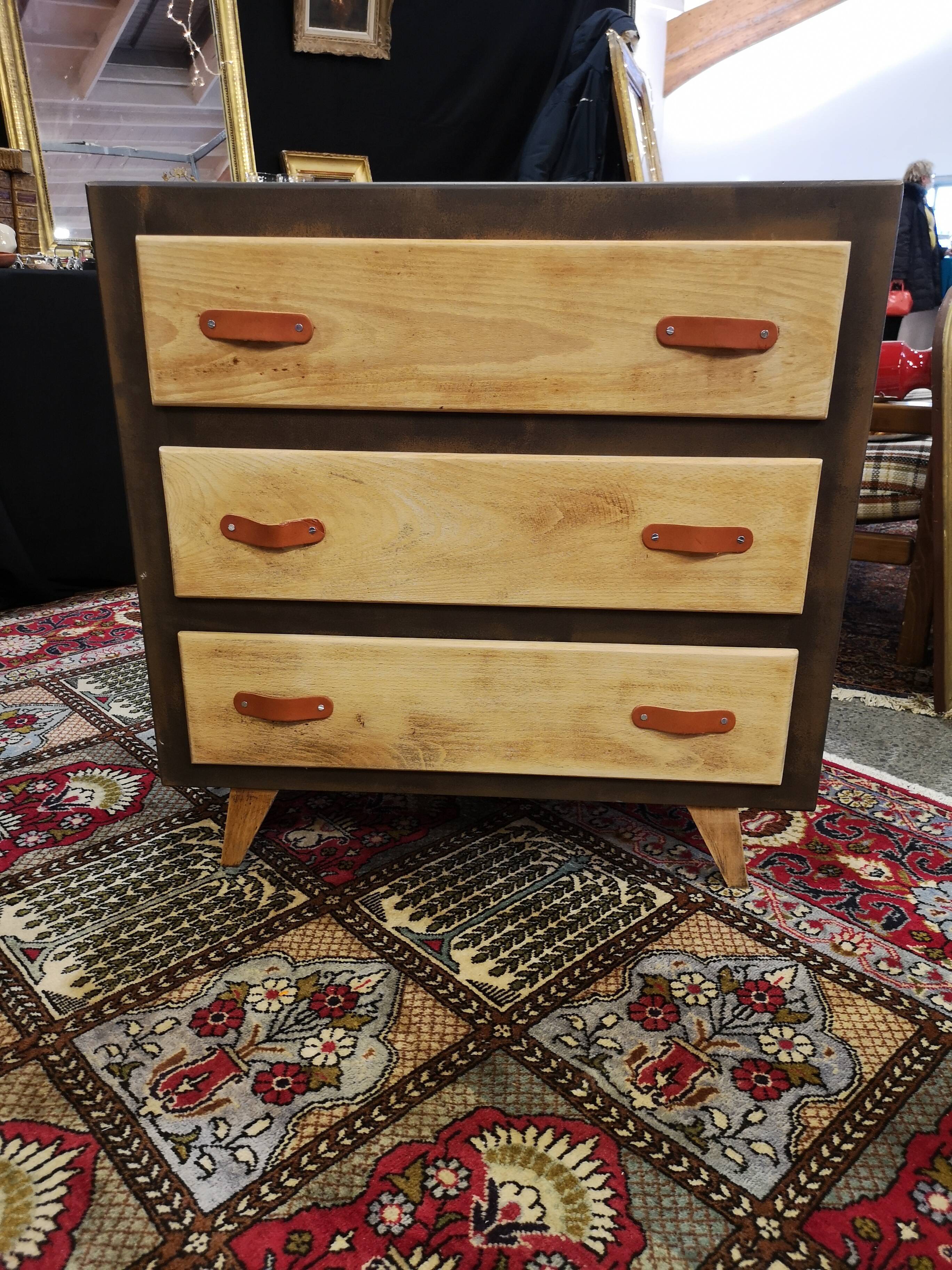 Chest of drawer compass feet