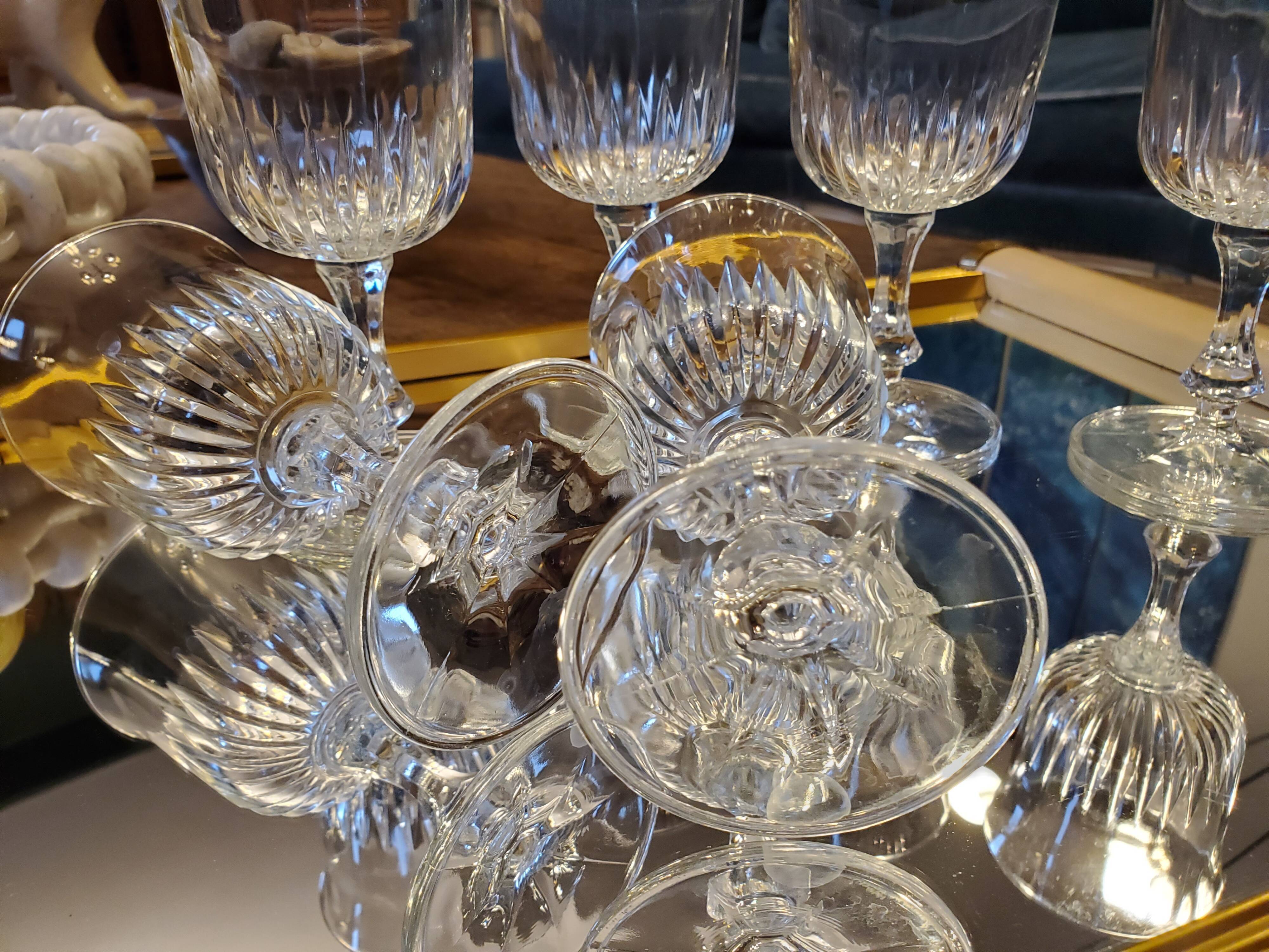 6 chiseled glass foot glasses
