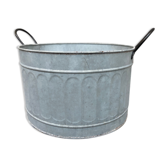 Galvanized washing basin