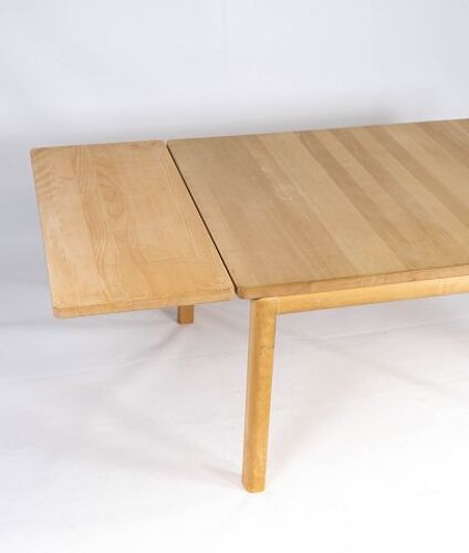 Coffee table of beech wood and with extension leaf of danish design by Rubby Furniture