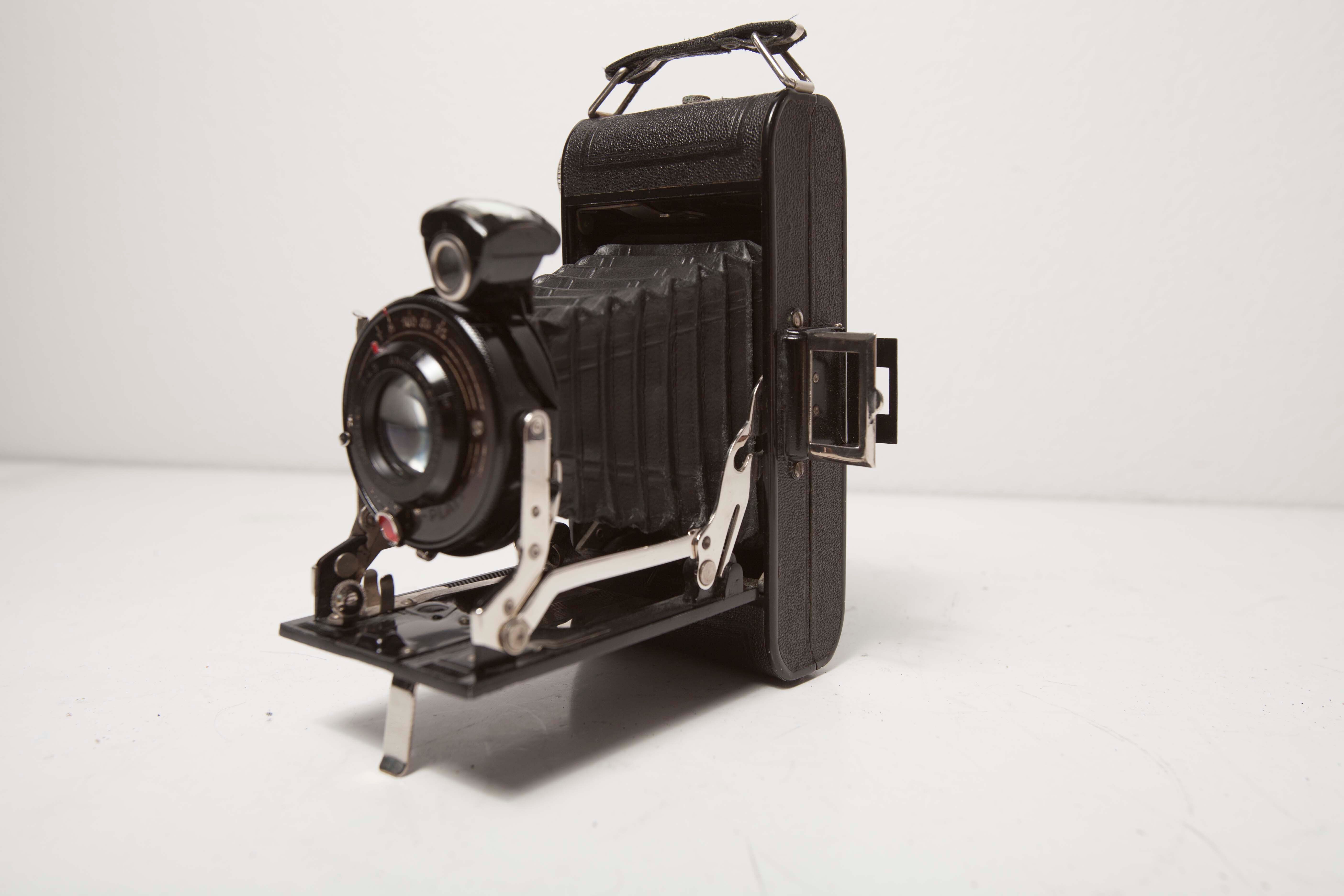 Camera pleases 1930 with photo foot