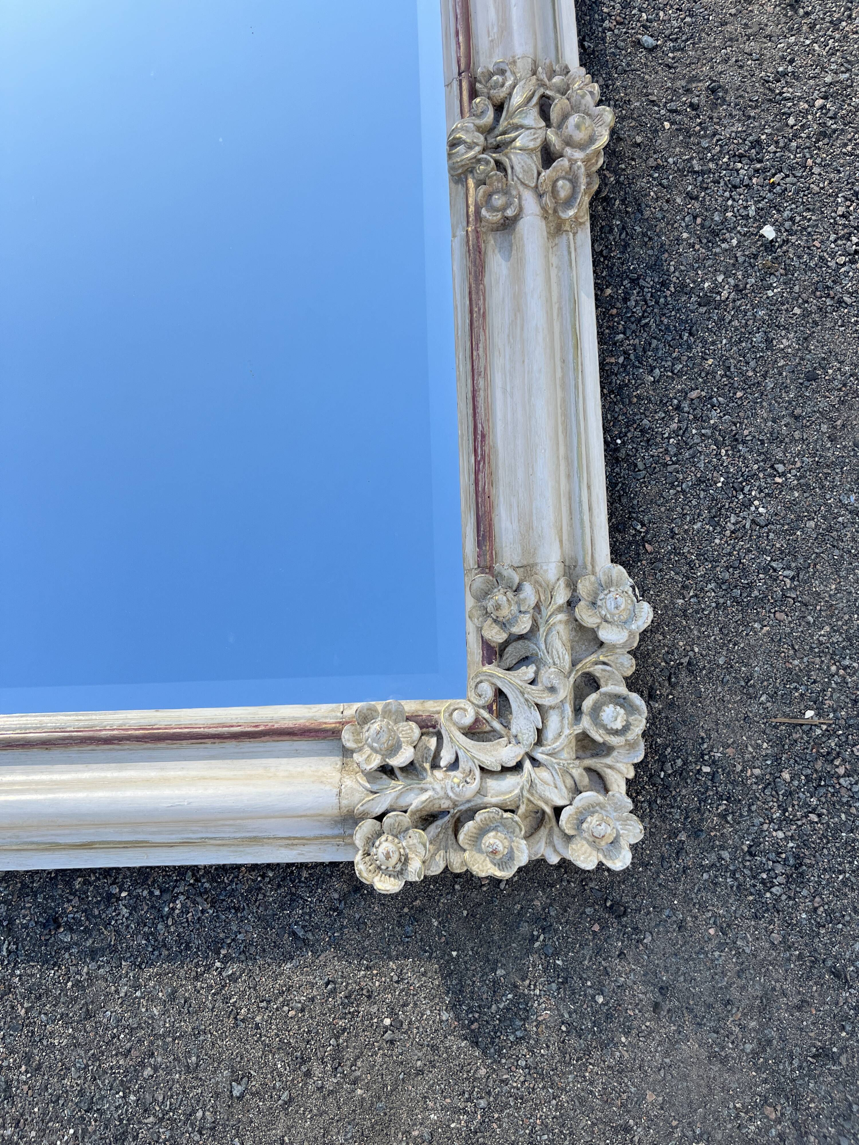 Large decorative mirror with a relief design of roses and flowers – Romantic style