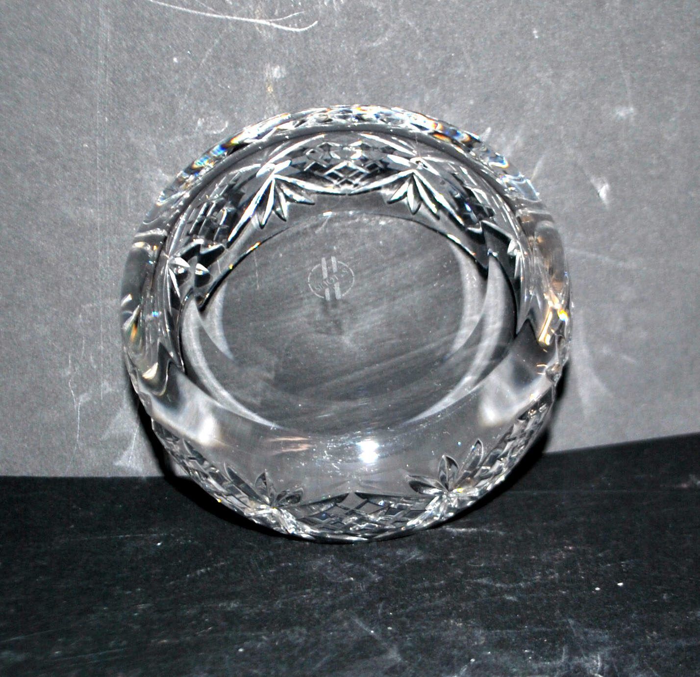 Saint-Louis bowl with whipped cream in cut crystal, signed.