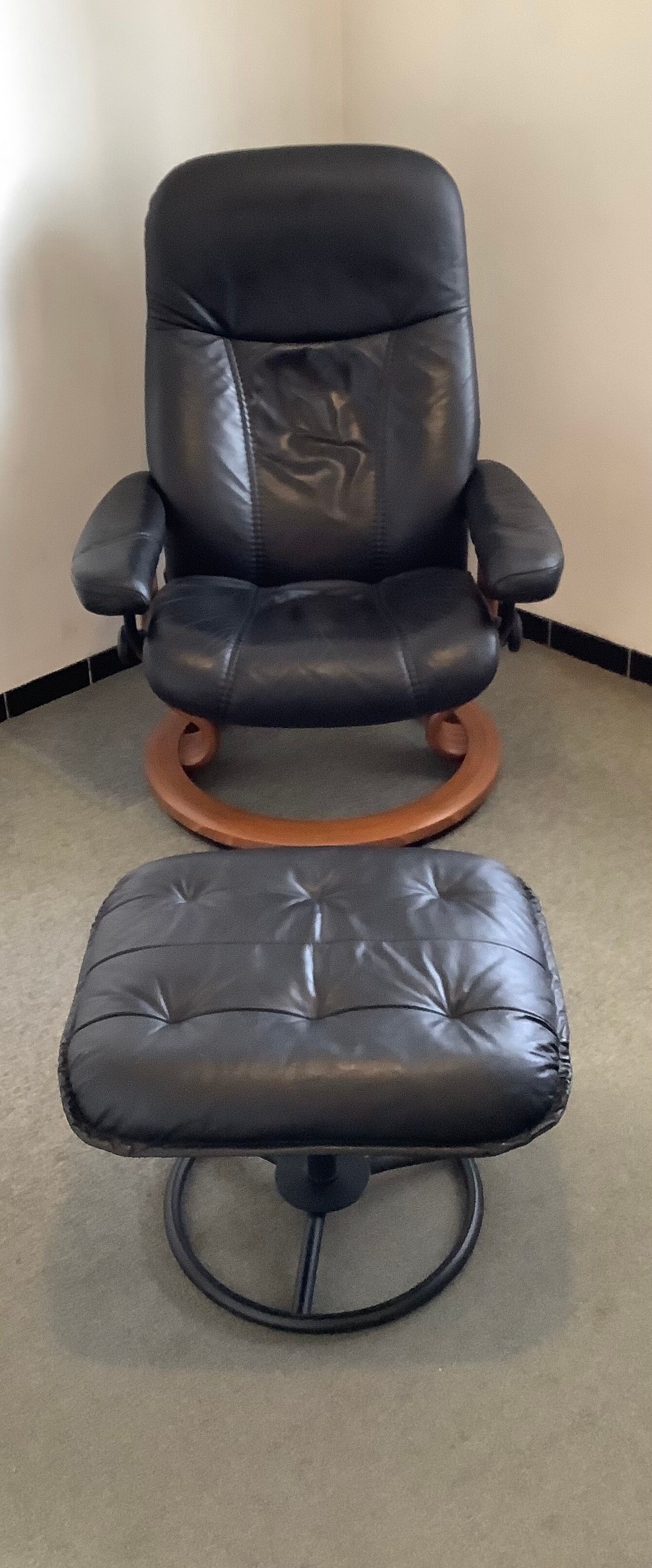 Stressless armchair in vintage black leather