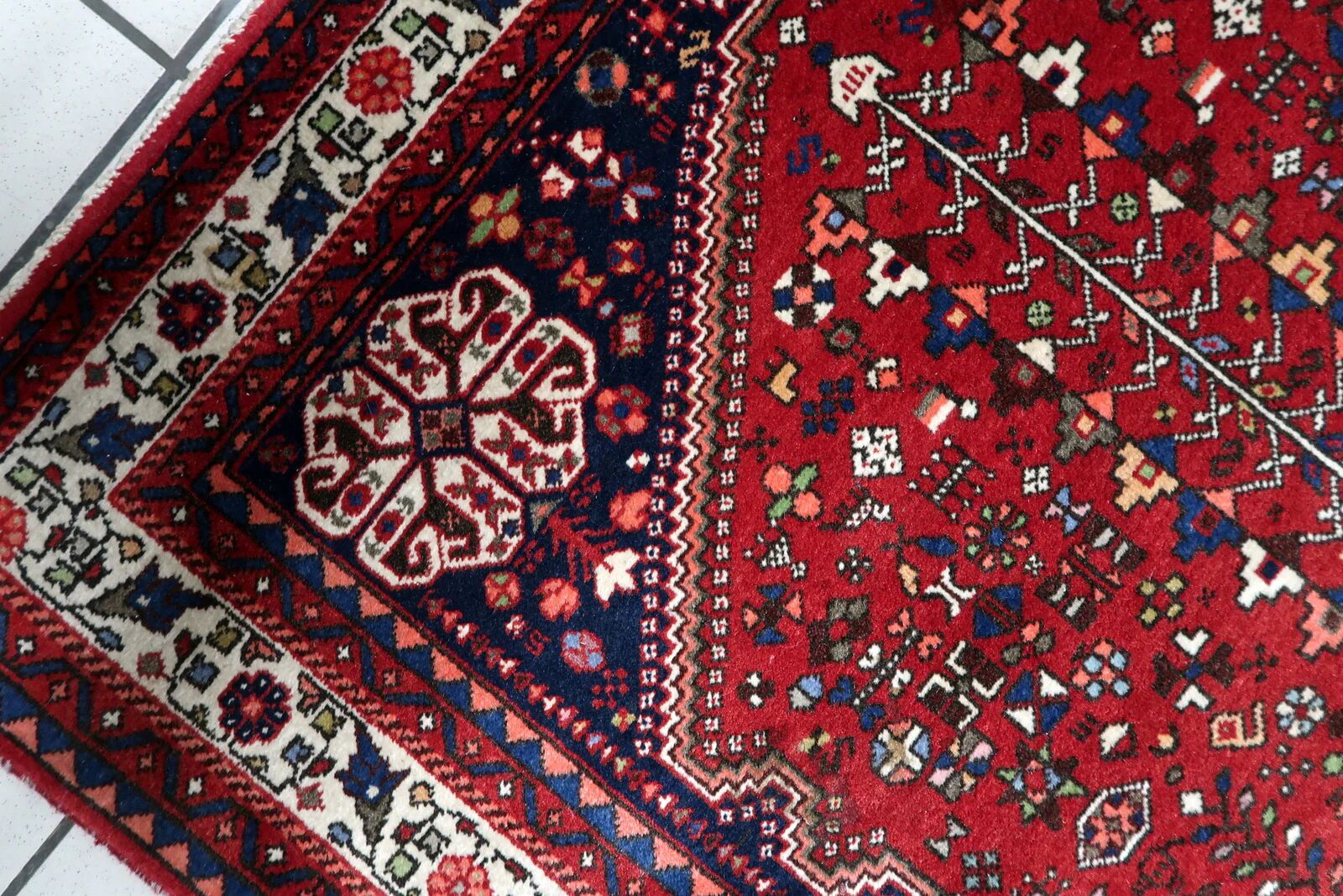 Antique Persian Qashqai rug 106cm x 152cm 1920s - 1C1242