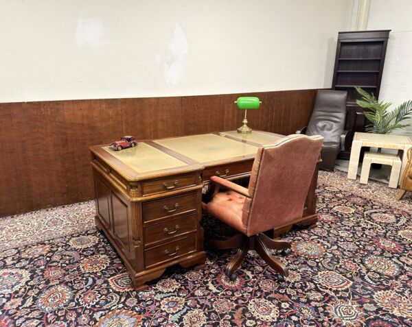 Bureau Chesterfield anglais ancien Partnerdesk