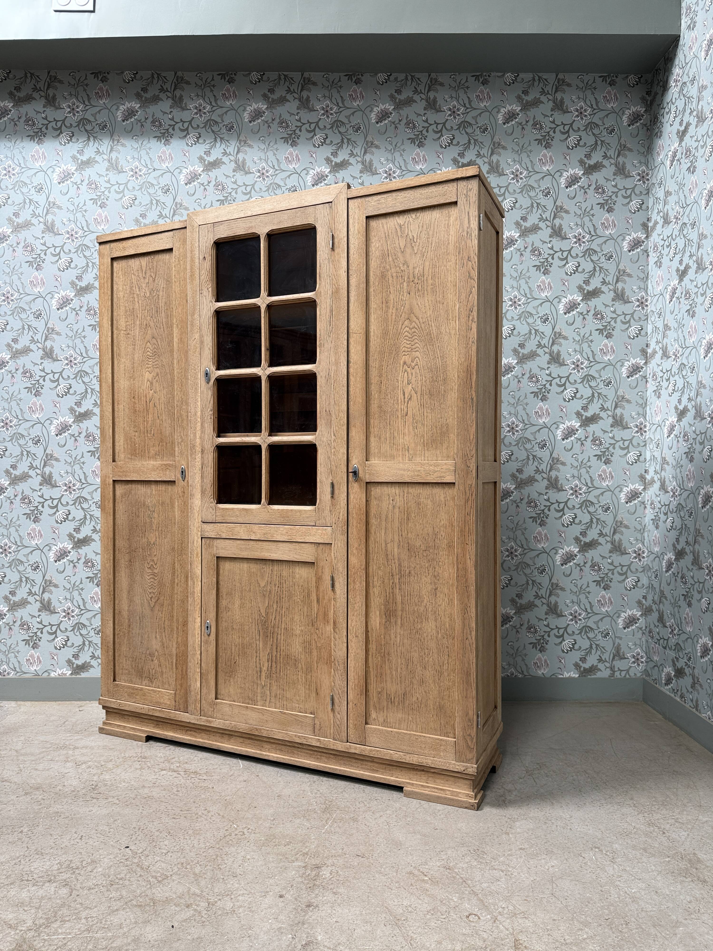 Large Art Deco wardrobe in oak (renovated)