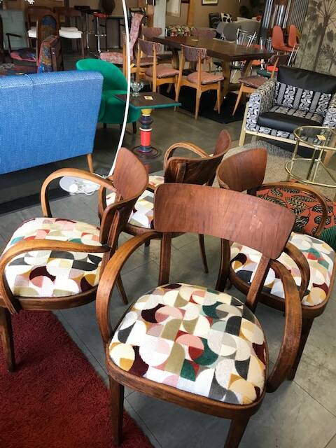 Thonet chair with armrests in perfect condition.