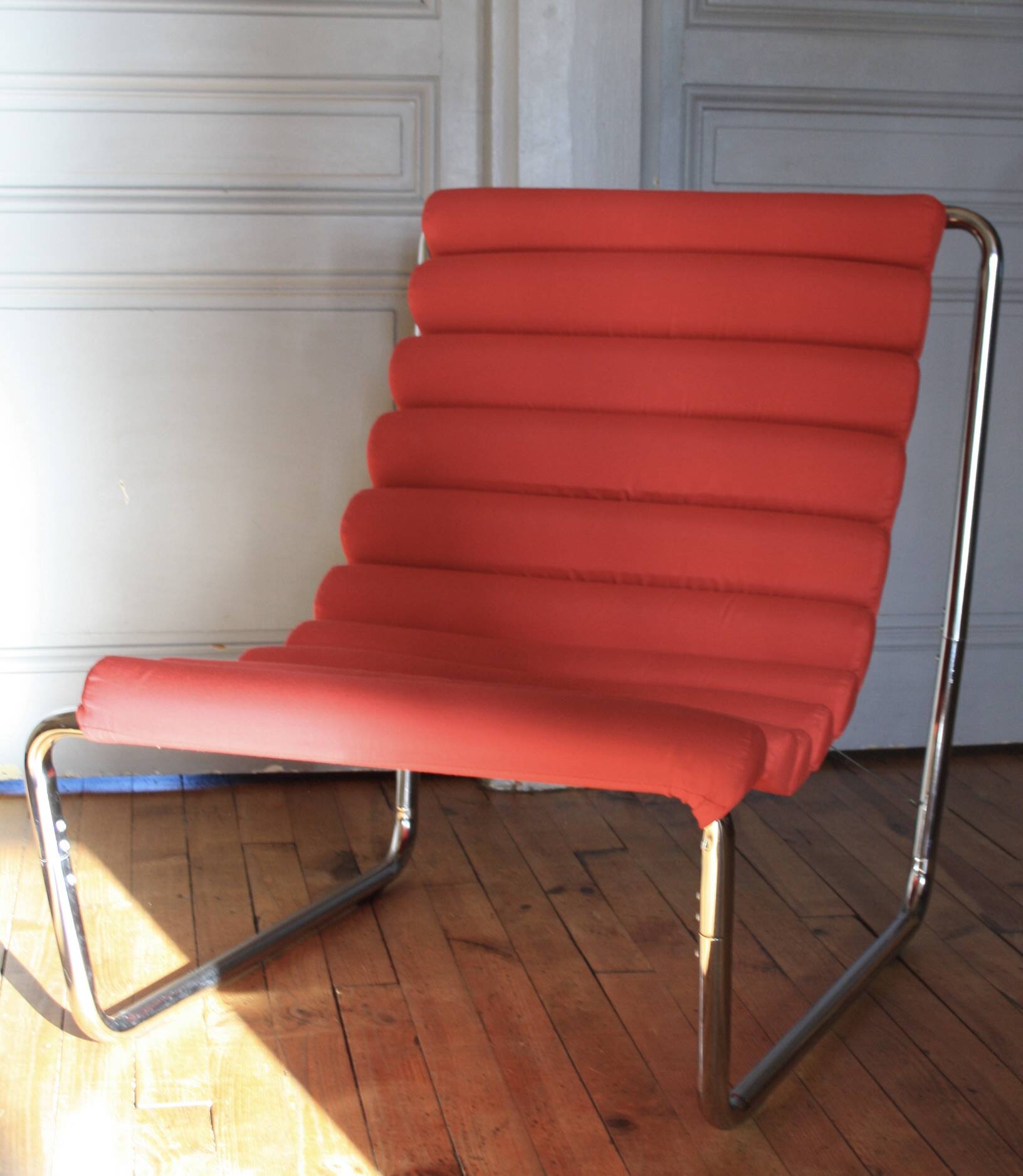 Hanging chair with boudin seat