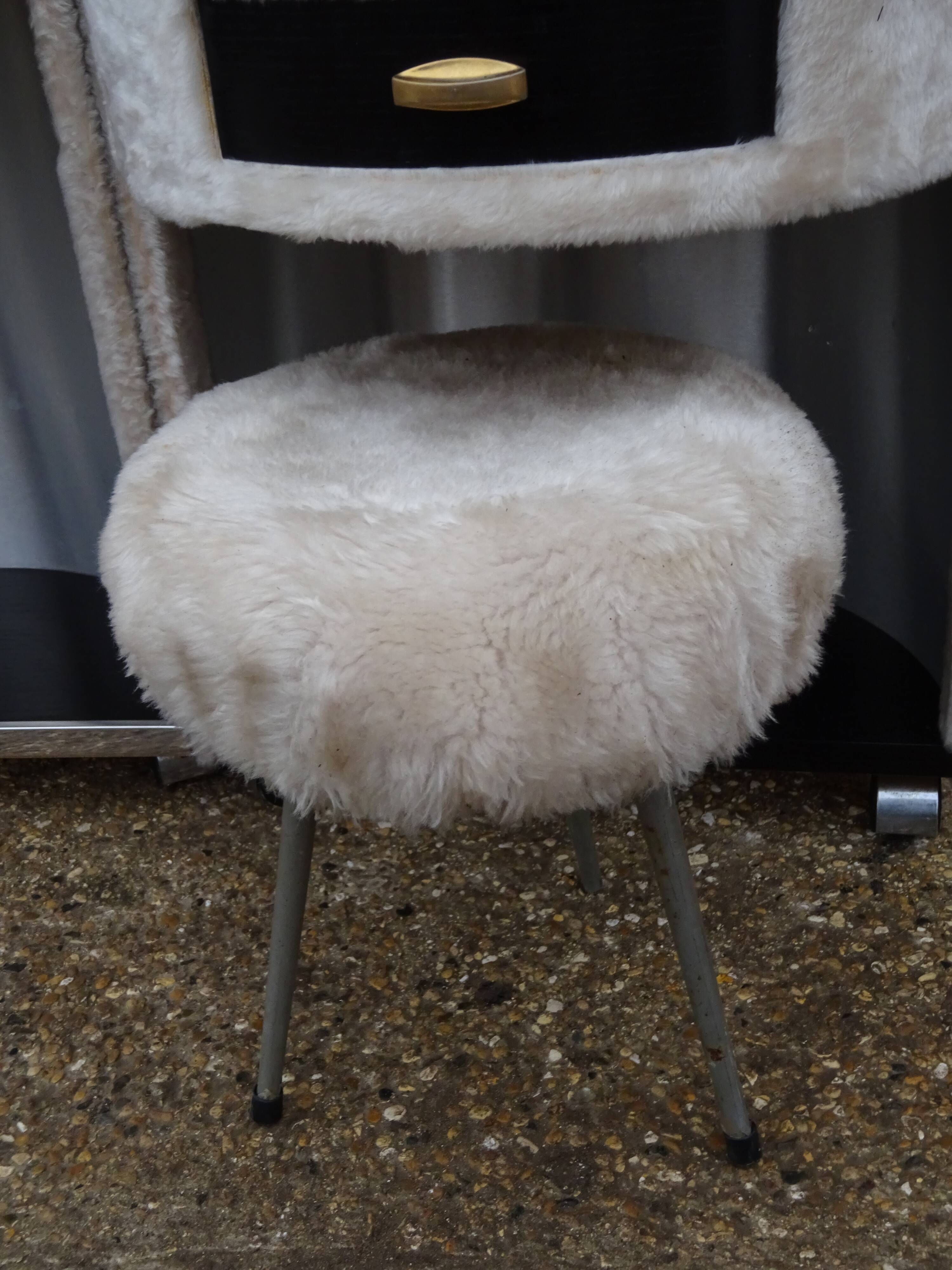 hairdresser rug vintage felt cylindrical