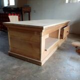 Base-shaped coffee table in light ash with a drawer and a compartment