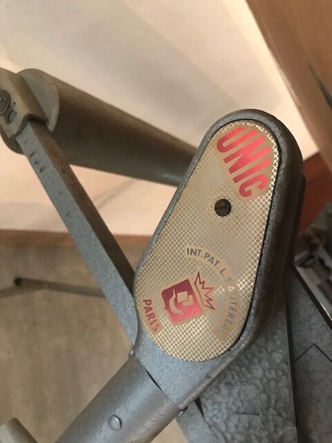 Unic drawing table with stool