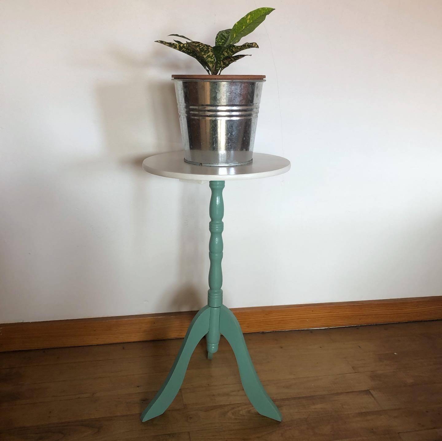 Small 3-foot blue and white pedestal table