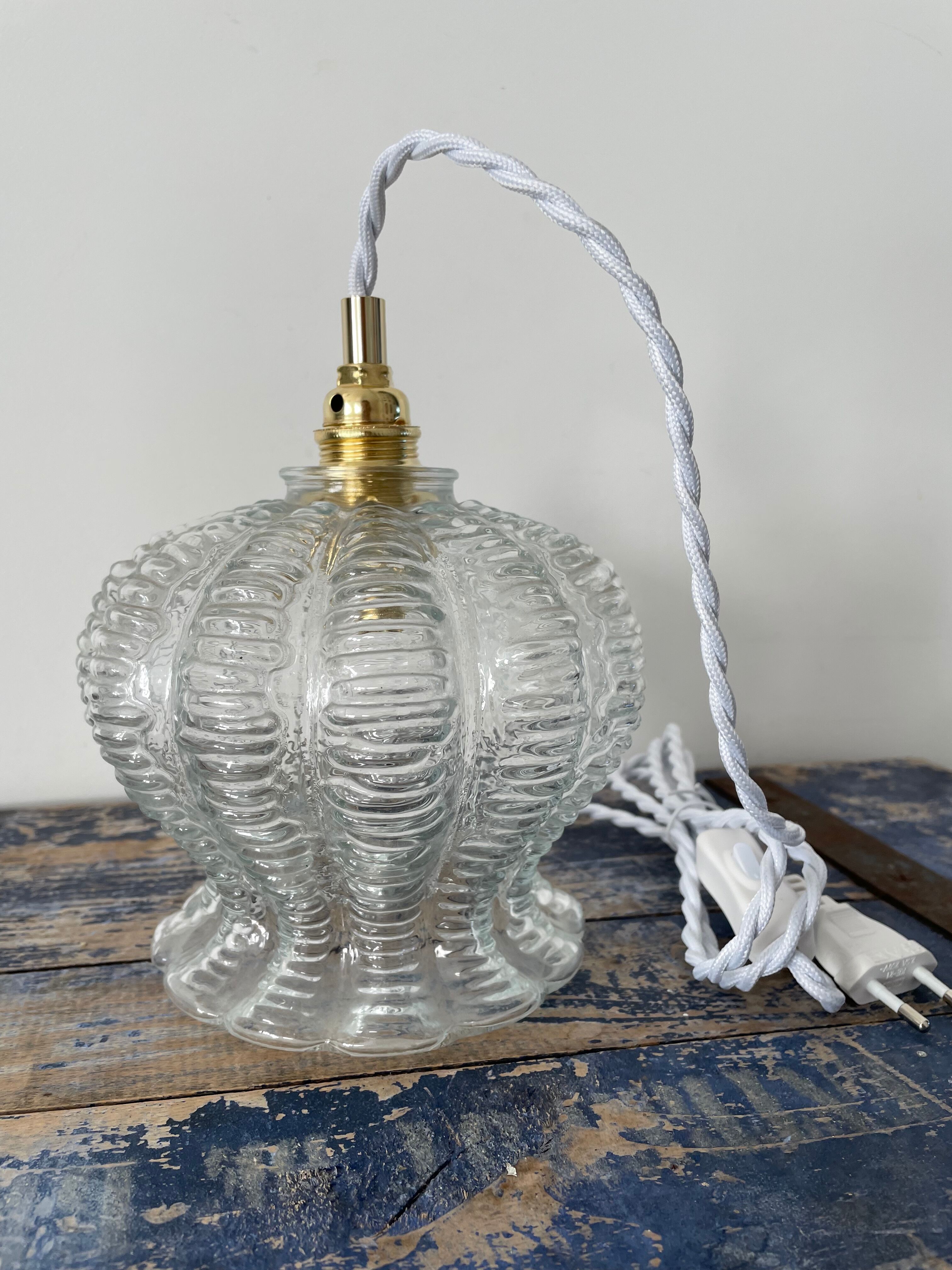 Vintage portable lamp in electrified chiseled glass to nine
