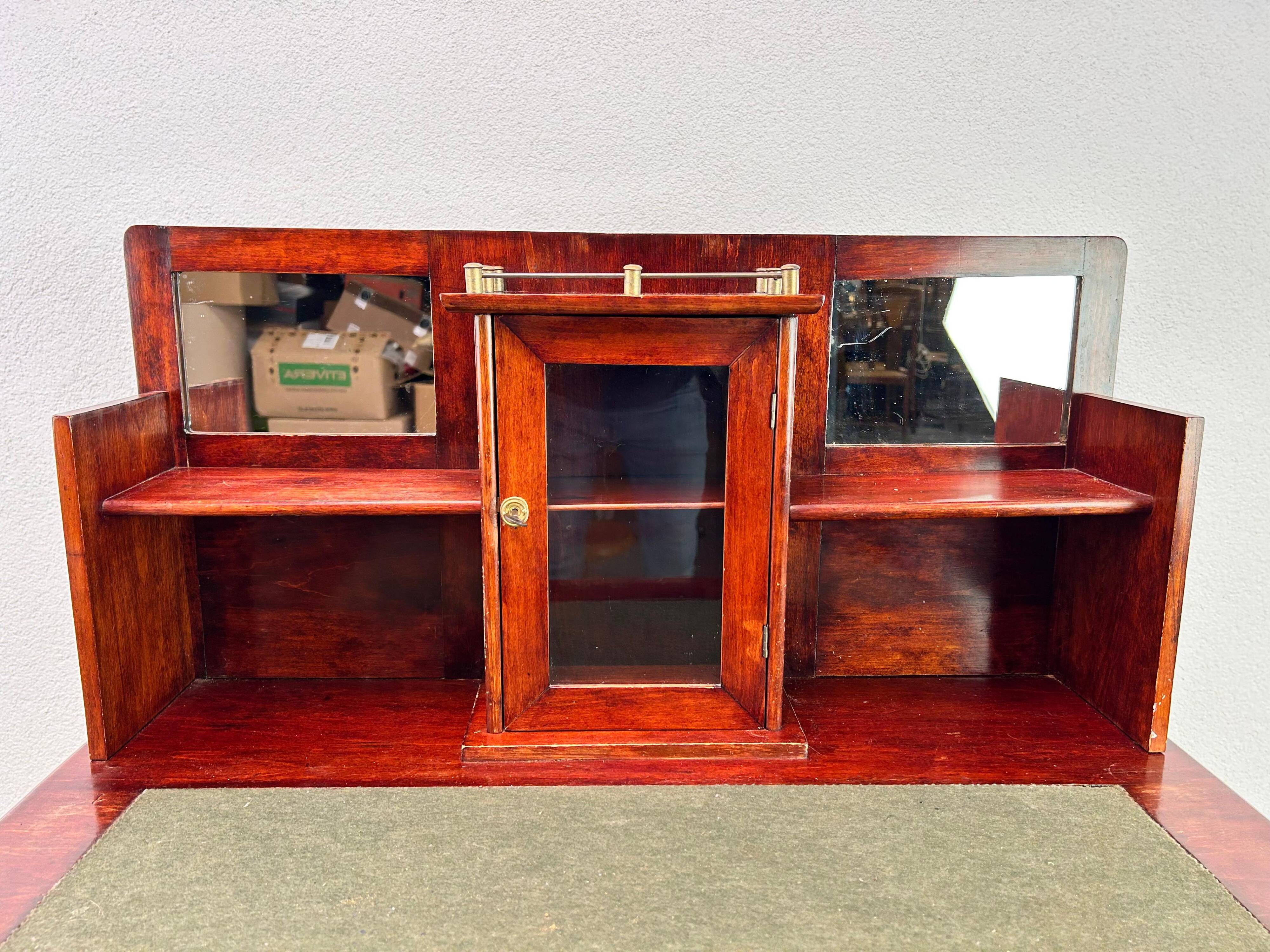 Small writing table secession