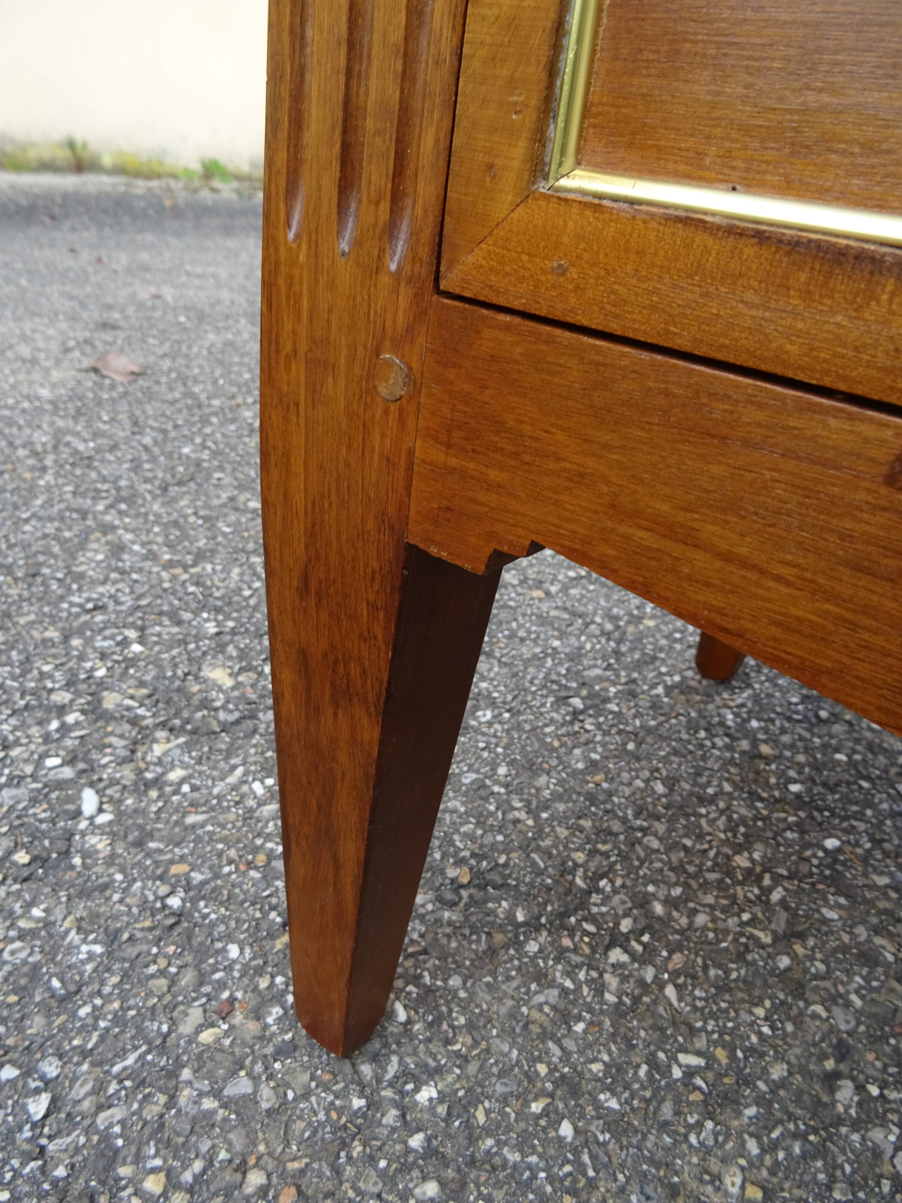 Commode de style directoire bois et laiton