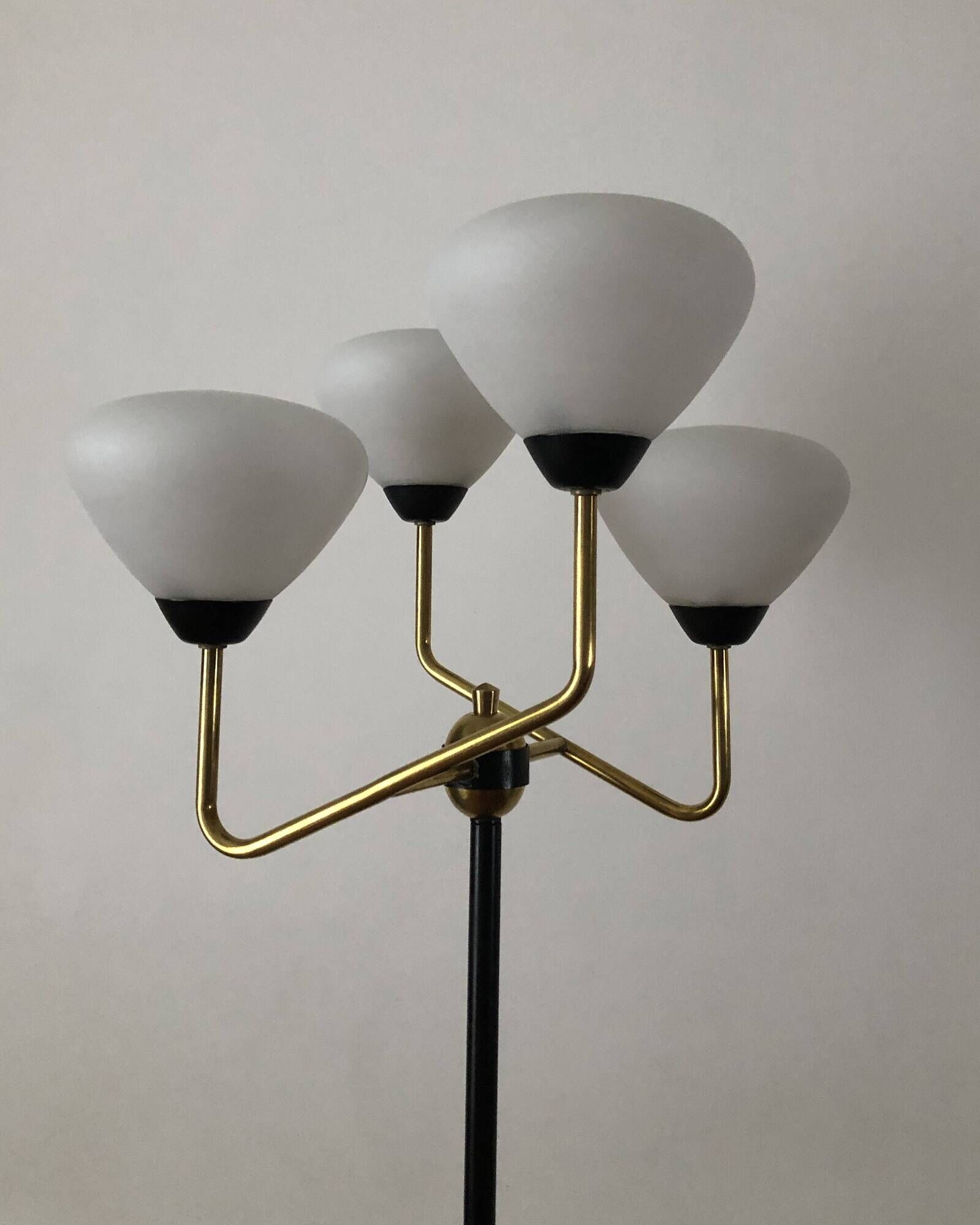 Modernist floor lamp with 4 lights in brass and opaline, Stilnovo style – Year 1960