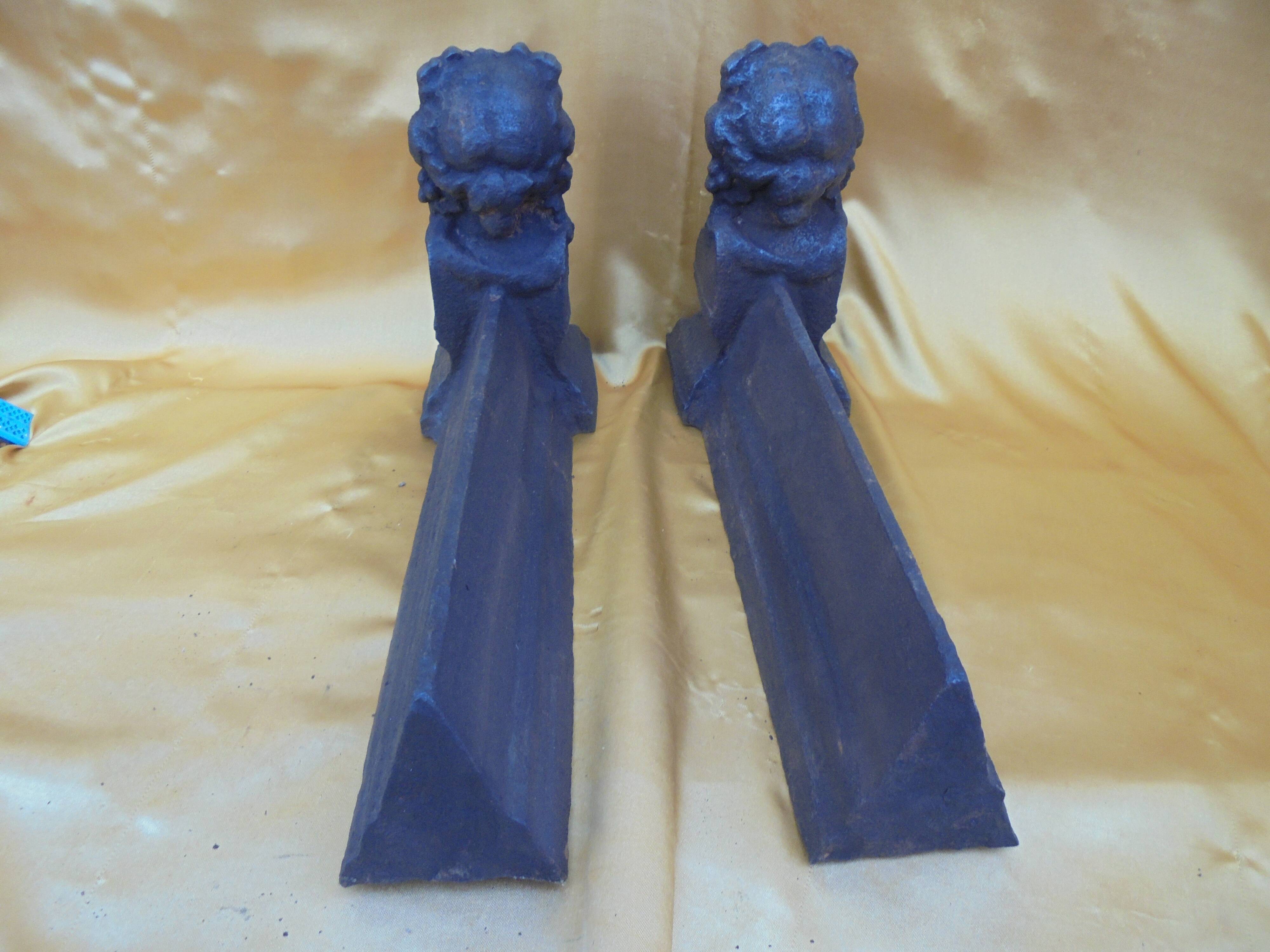 Ancienne paire de chenets en fonte
