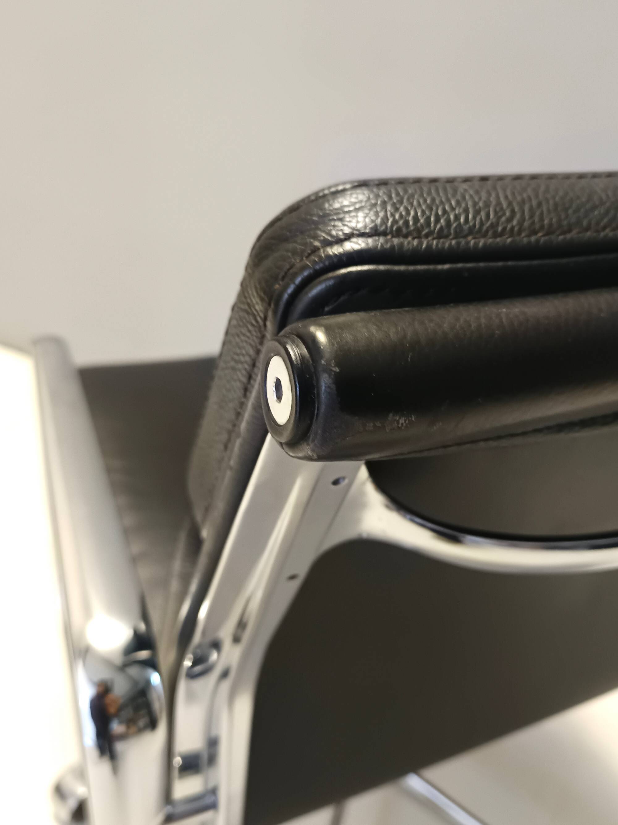 Postmodern Black Leather Soft Pad Chair Charles & Ray Eames for ICF