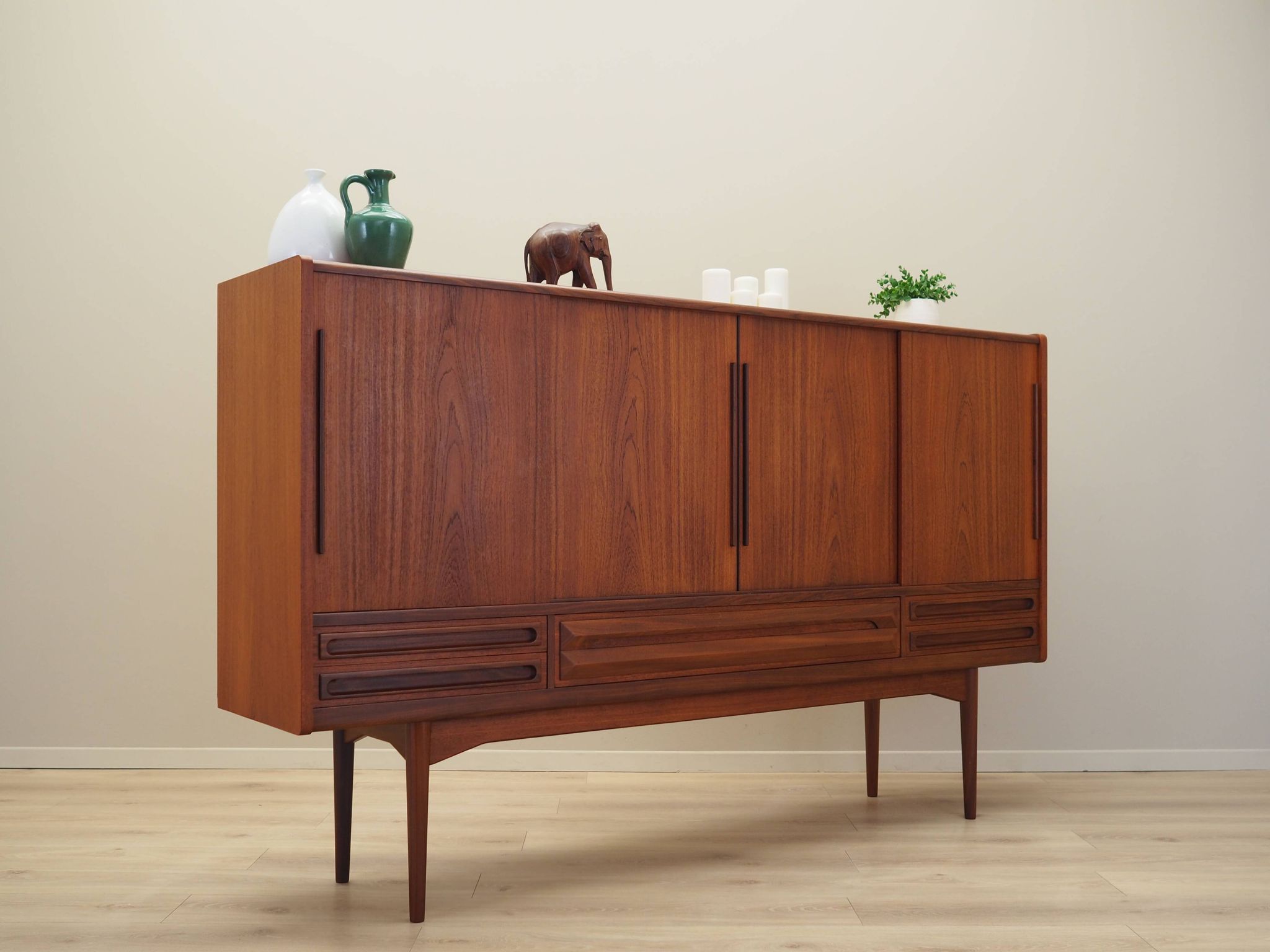 Enfilade en teck, design danois, années 1960, production : Danemark