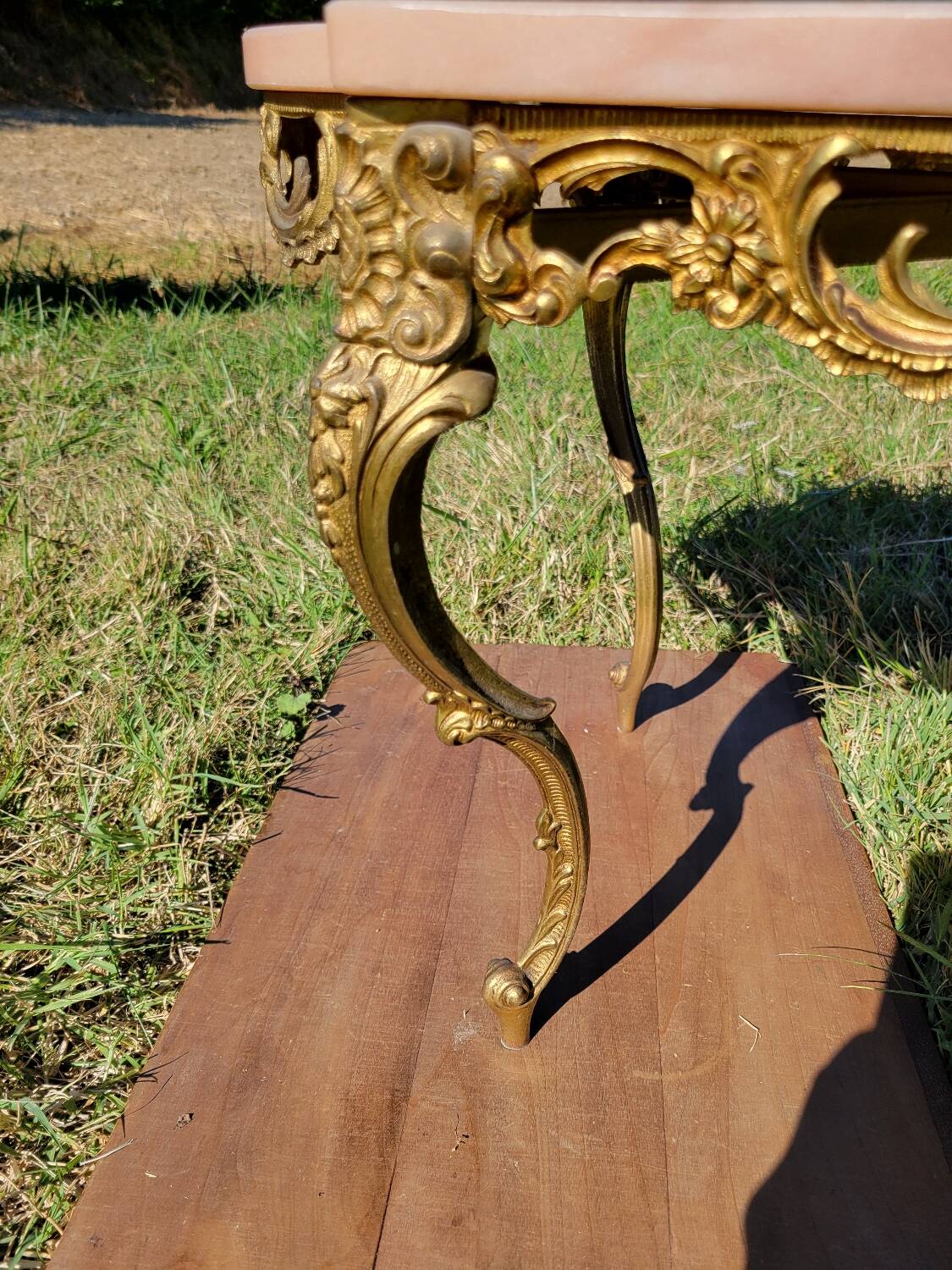 Louis XV coffee table in pink marble