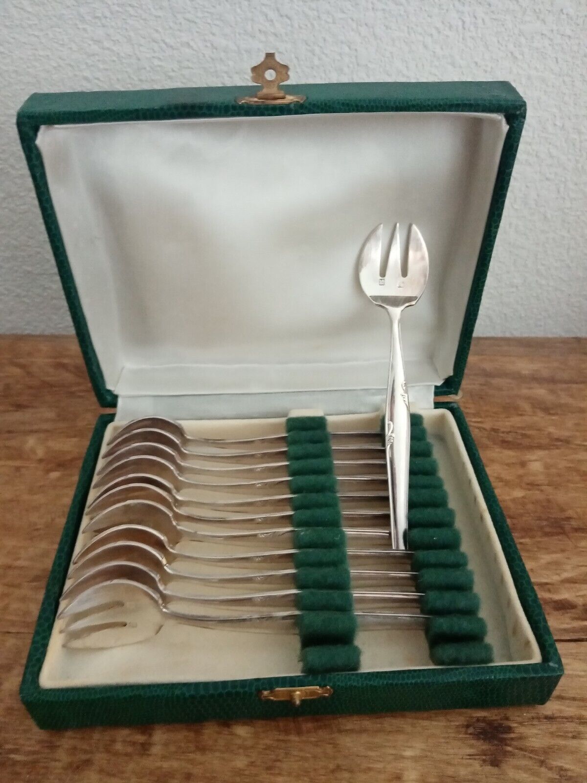 12 silver metal oyster forks art nouveau decorations