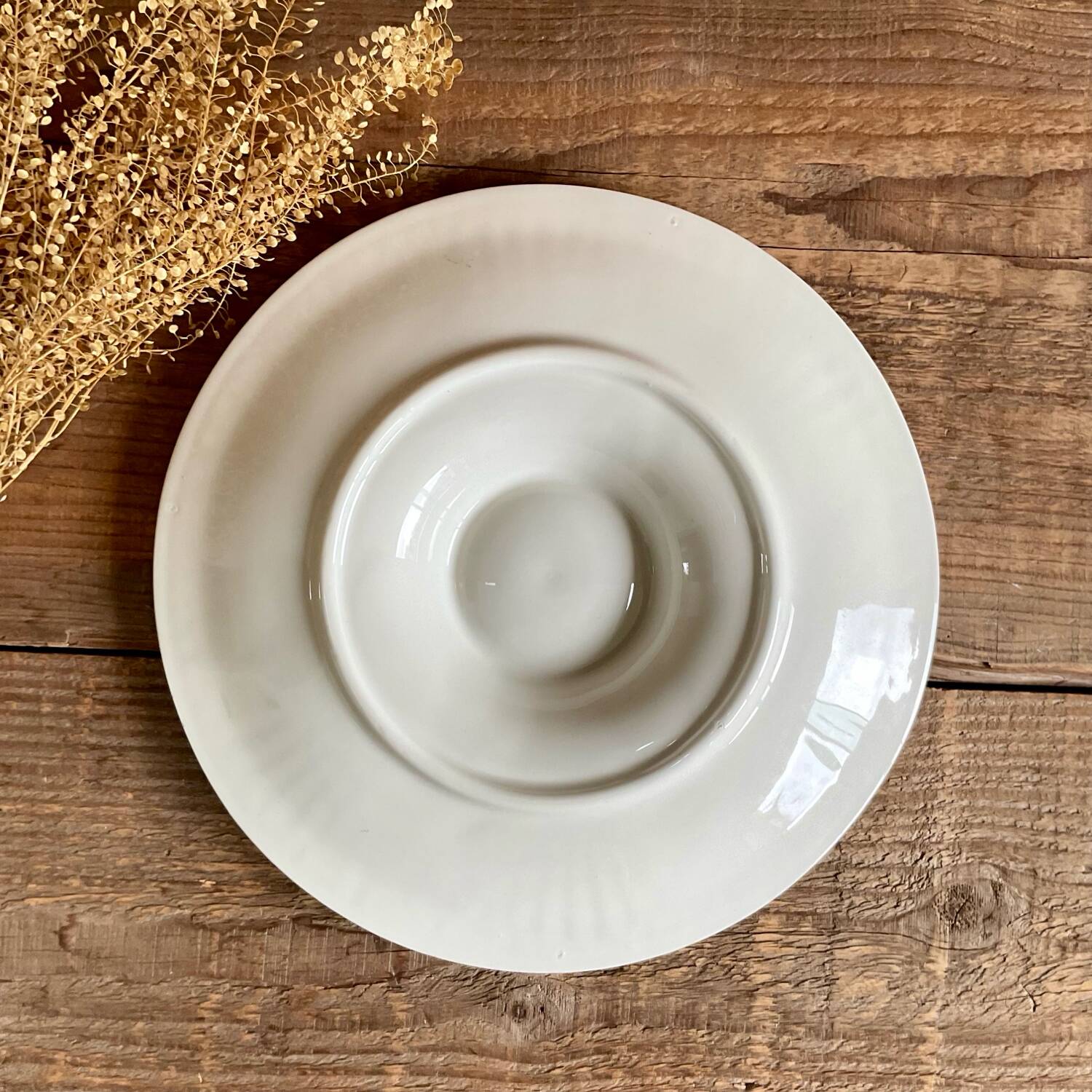 4 assiettes à huîtres en barbotine blanche