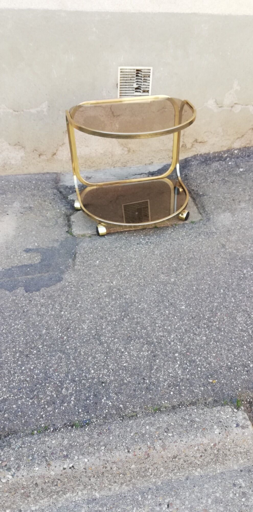 Desserte vintage en laiton et verre fumé