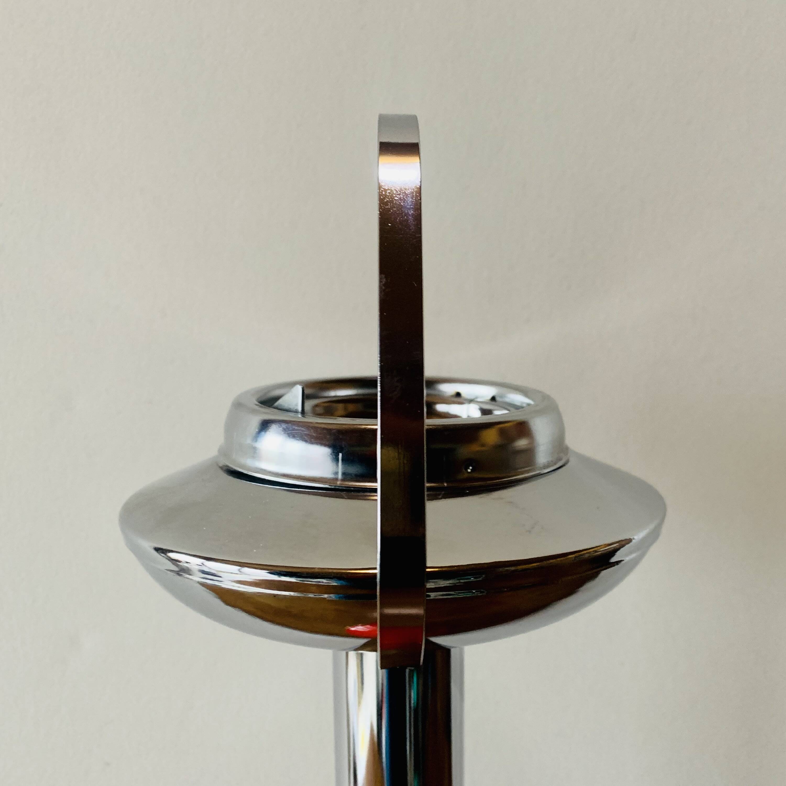 Vintage tulip ashtray on foot in red and chrome steel - Space Age Design