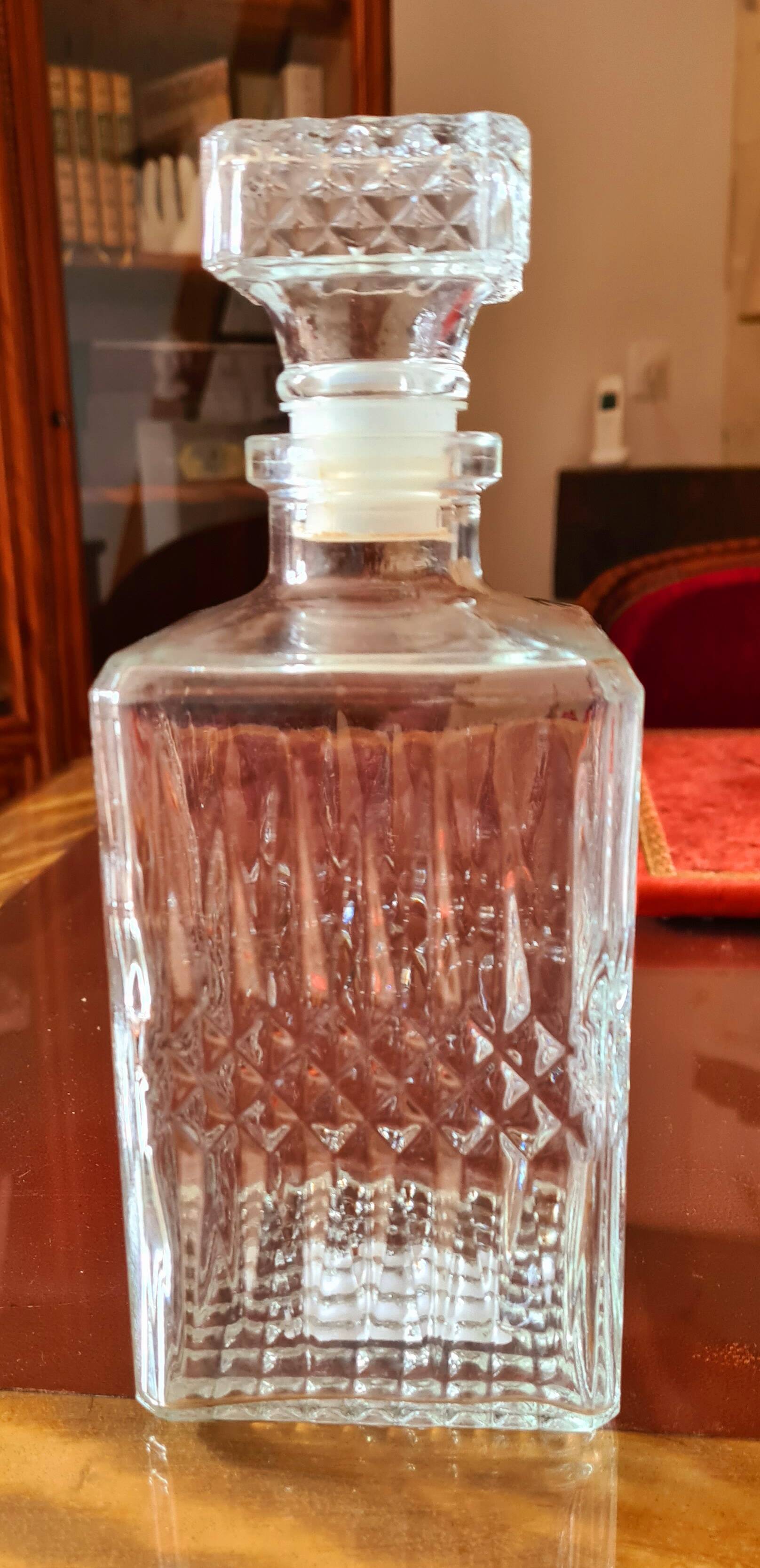 Whiskey decanter