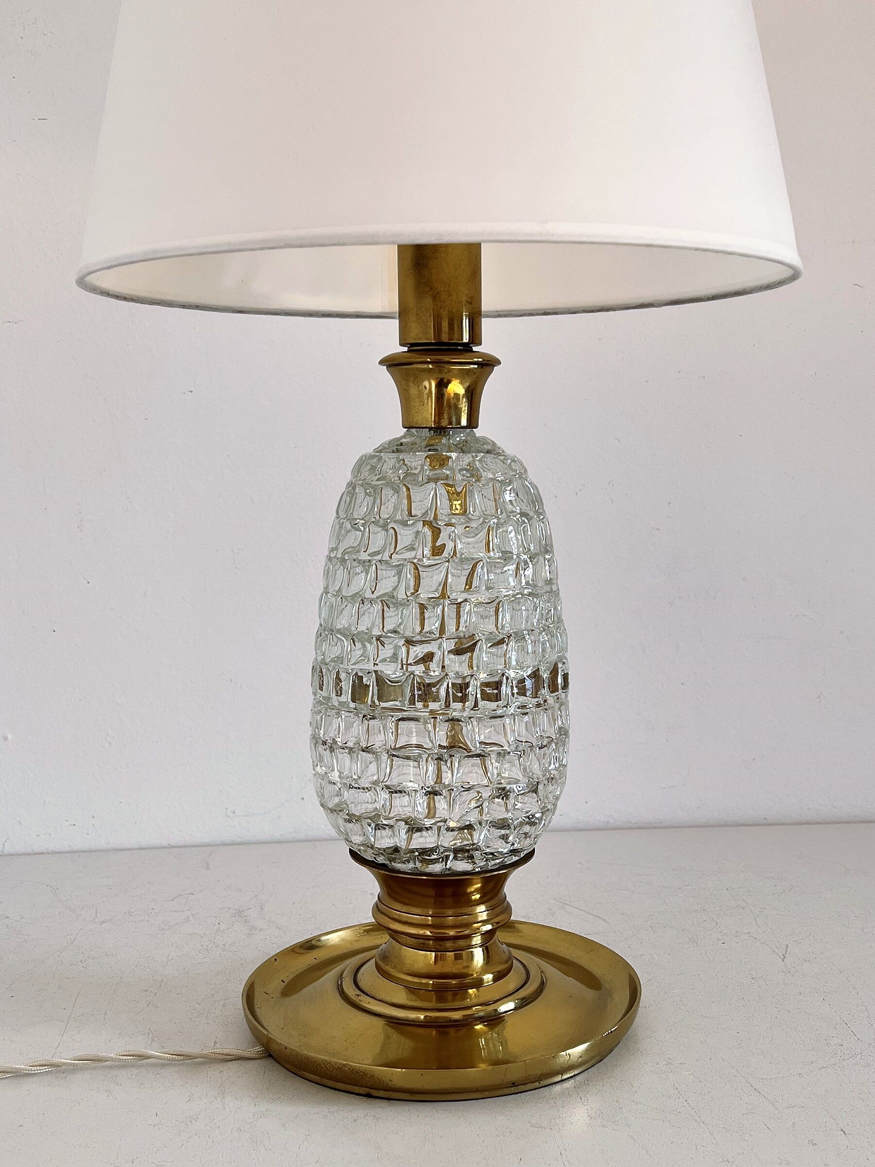 Italian mid-century table lamp with brass and creased murano glass