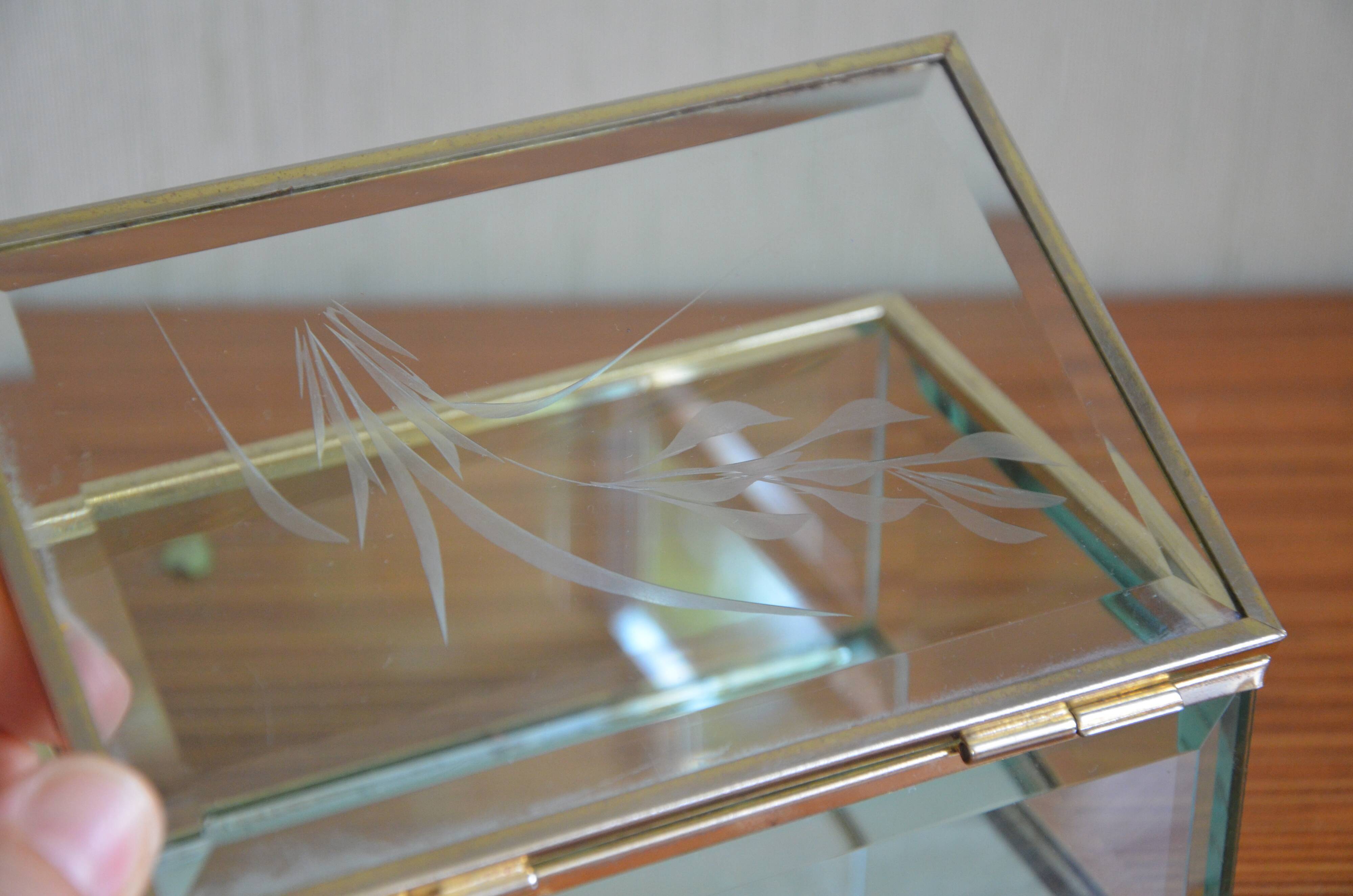 Glass and mirror jewellery box