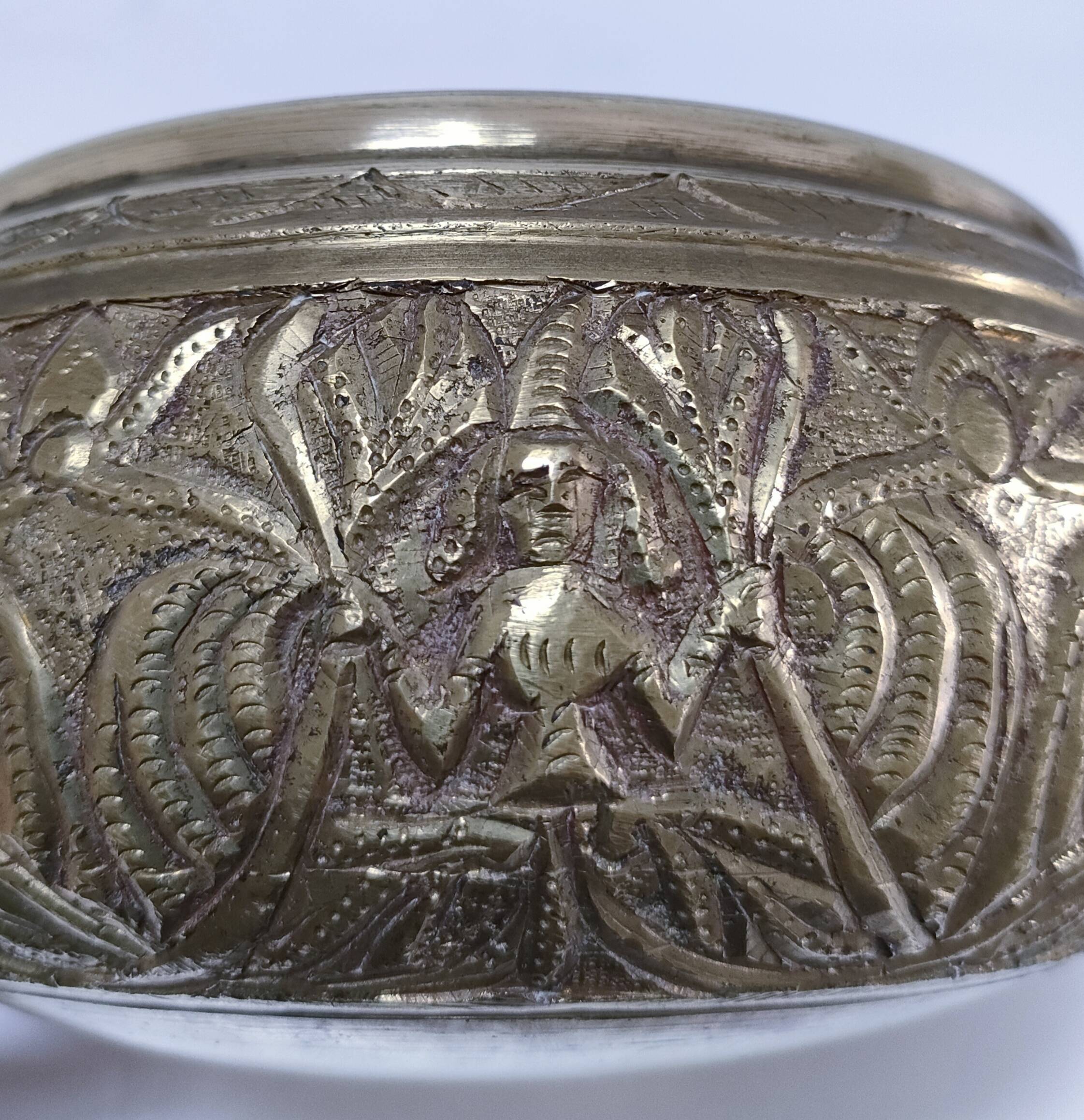 Solid brass elephant pocket emptier from the 80s