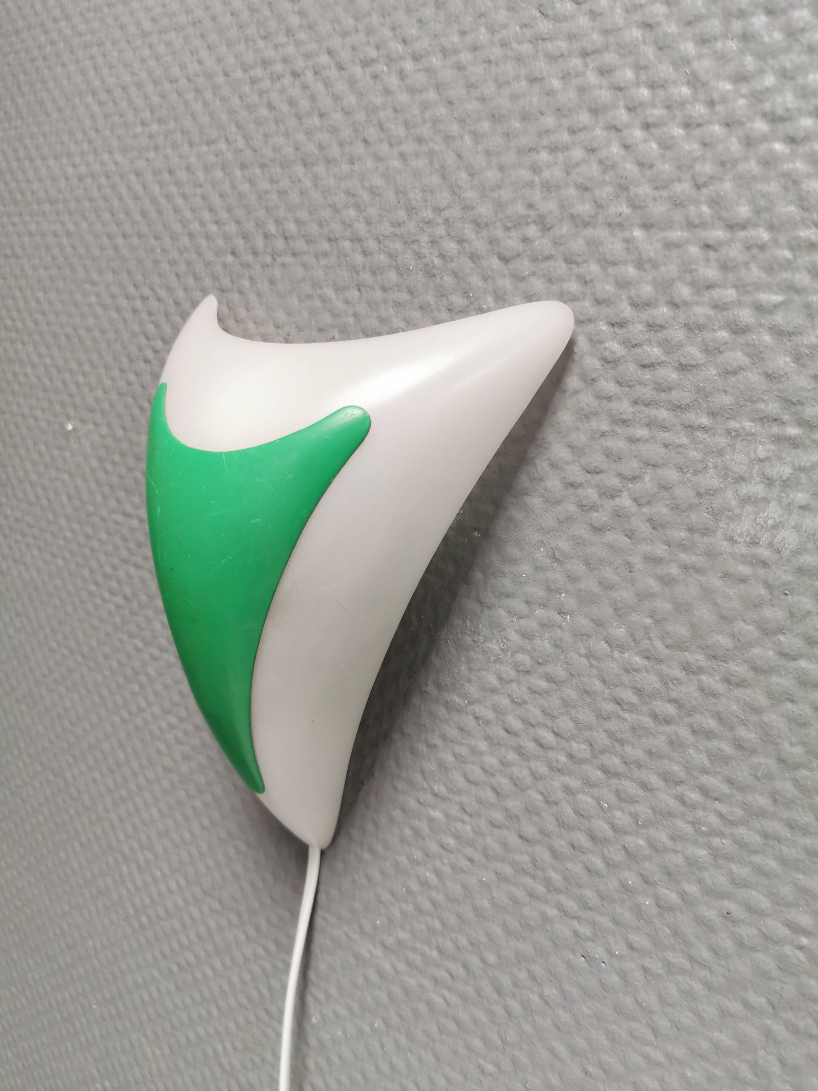 Beautiful and fun wall lamp, in hard pressed white plastic danish 1980s