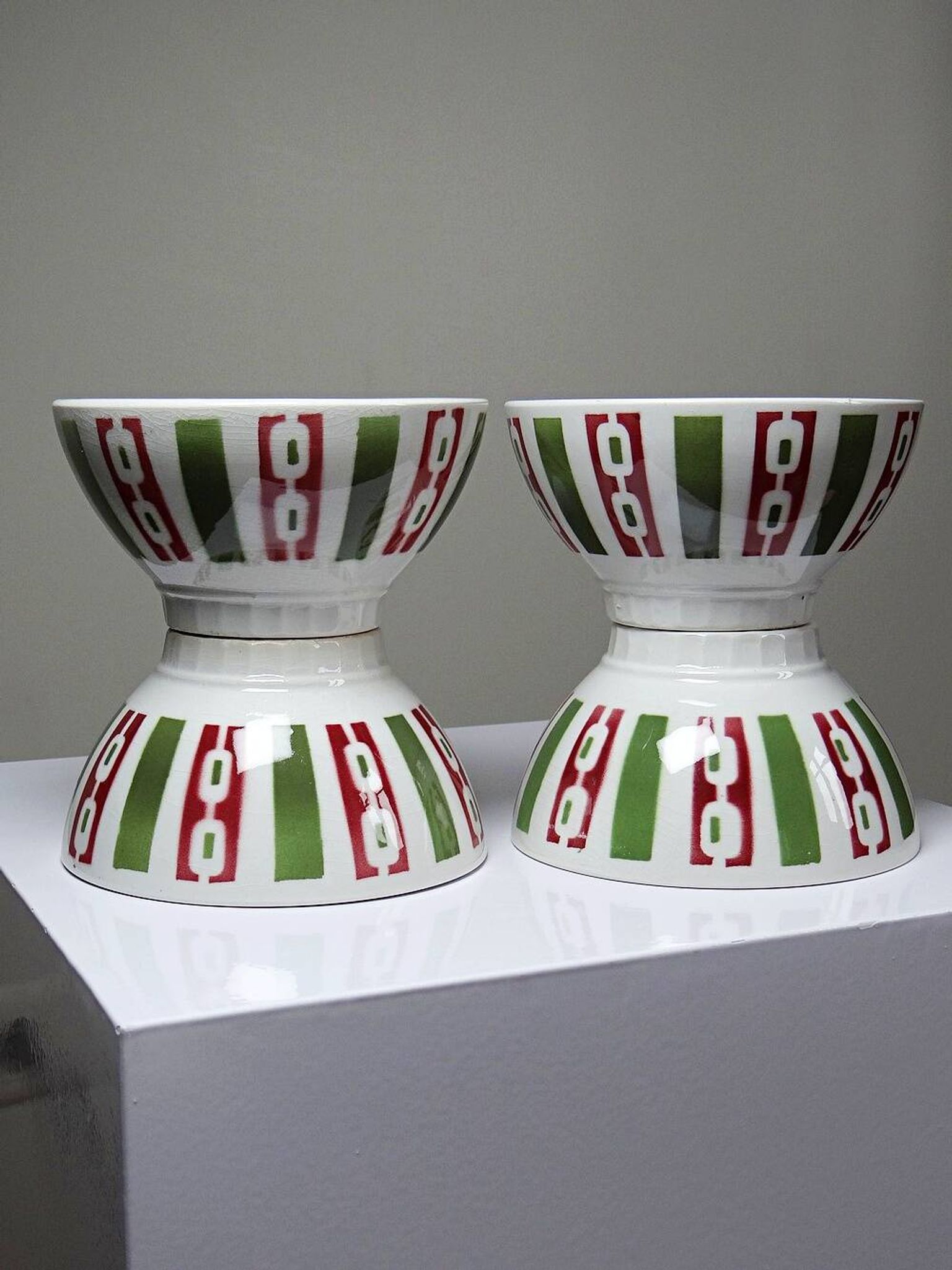 4 coffee bowls made of Badonviller earthenware, Art Deco decor from the vintage 1940s-1950s.