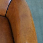 Fauteuil en cuir de mouton à l'aspect luxueux