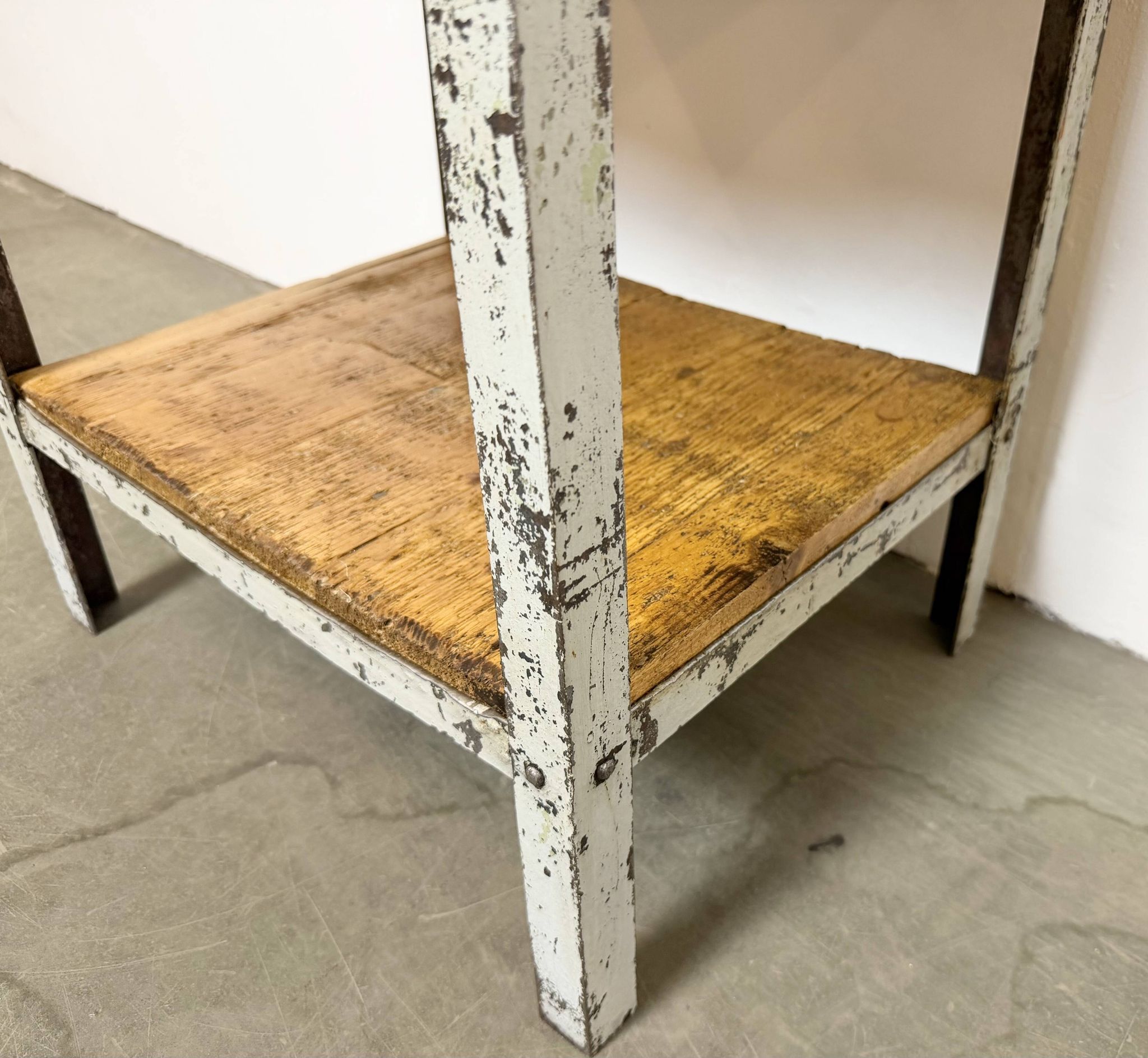Commode en fer industriel gris, années 1950